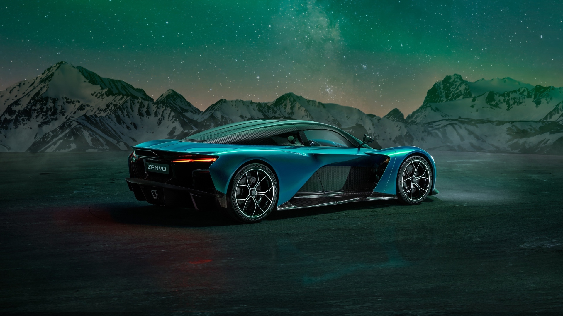 Голубой автомобиль Zenvo Aurora Agil  вид сзади на фоне гор