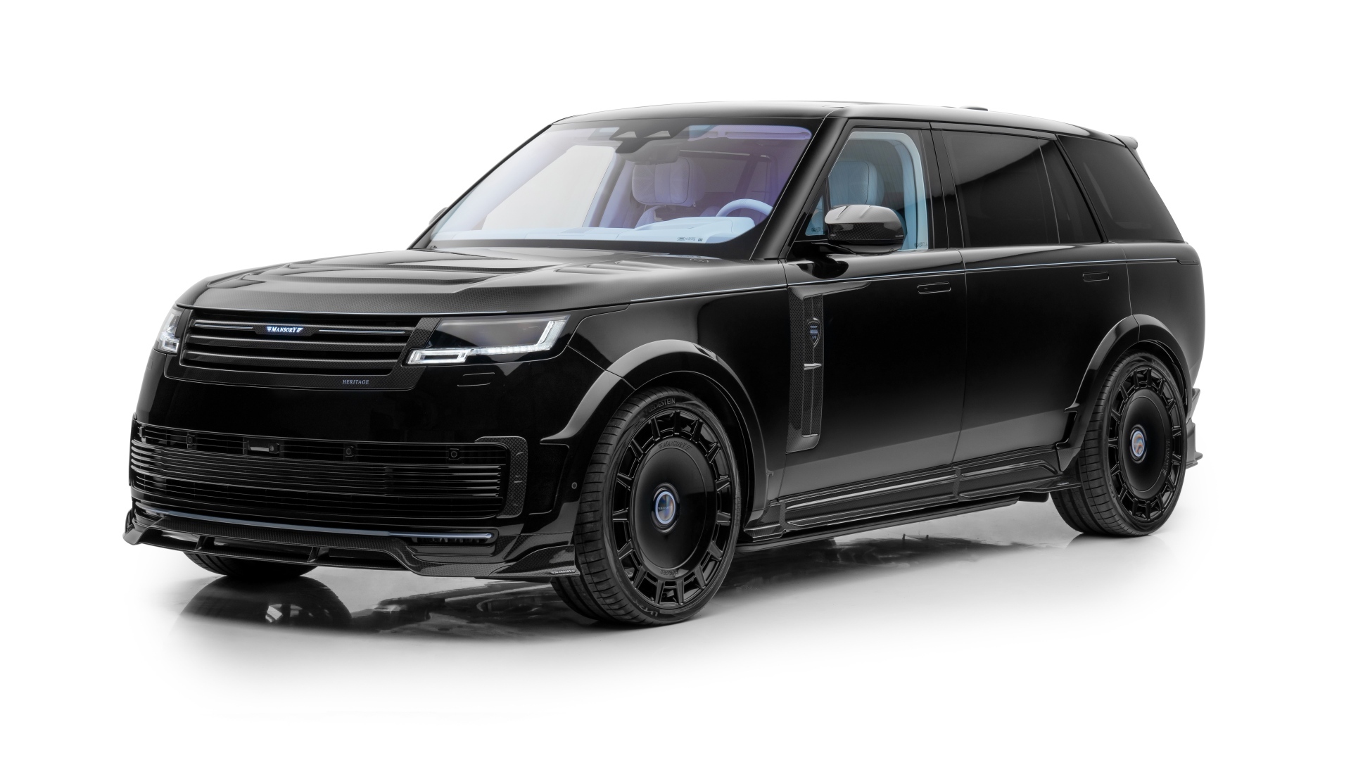 Вид спереди на черный внедорожник Mansory Range Rover SV LWB Heritage 2023 года