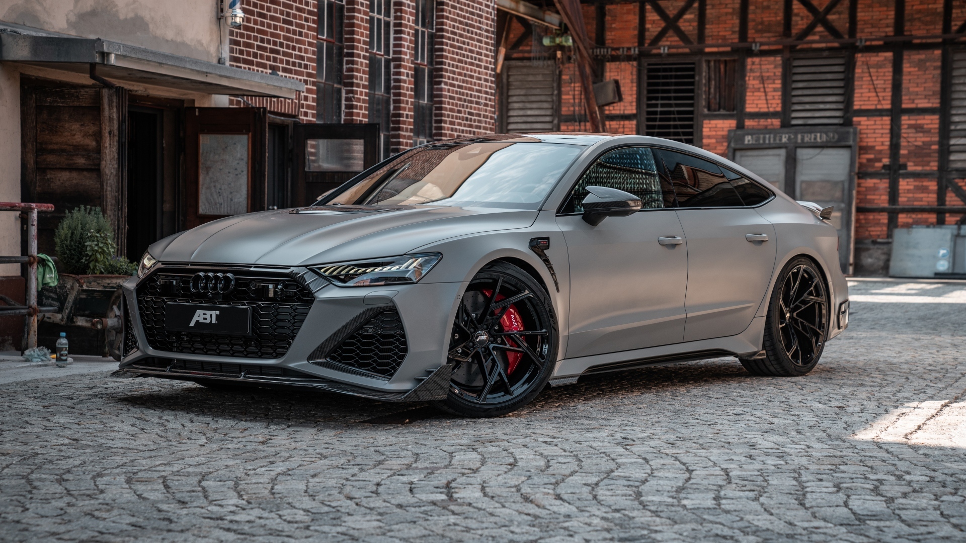 Серый автомобиль ABT RS7 Legacy Edition 2023 года