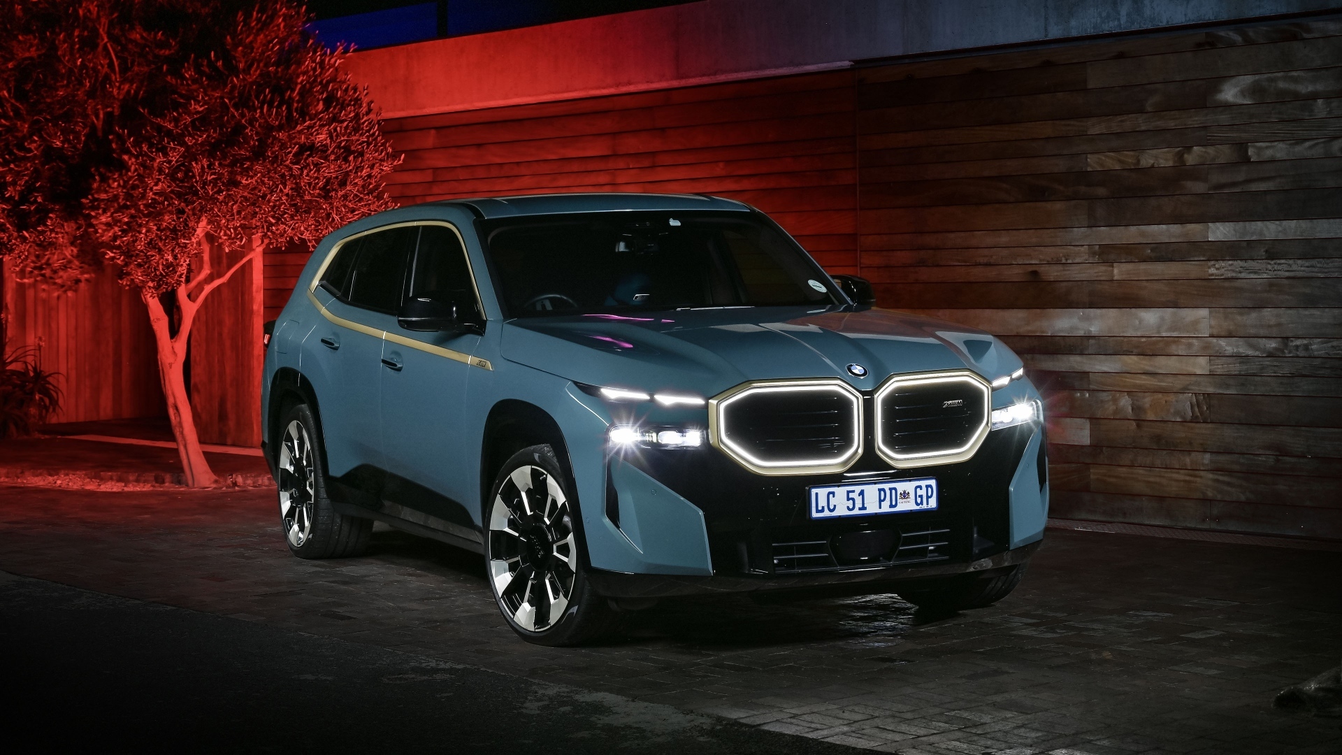 Внедорожник BMW XM 2023 года