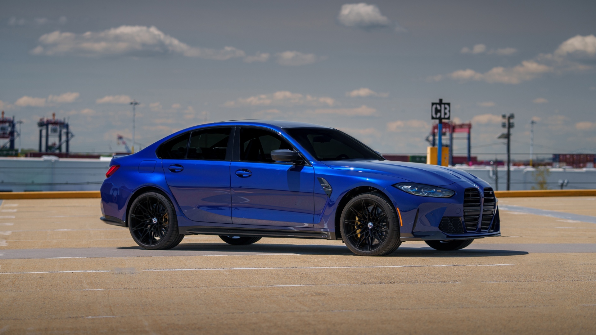 Синий автомобиль  BMW M3, 2023 года