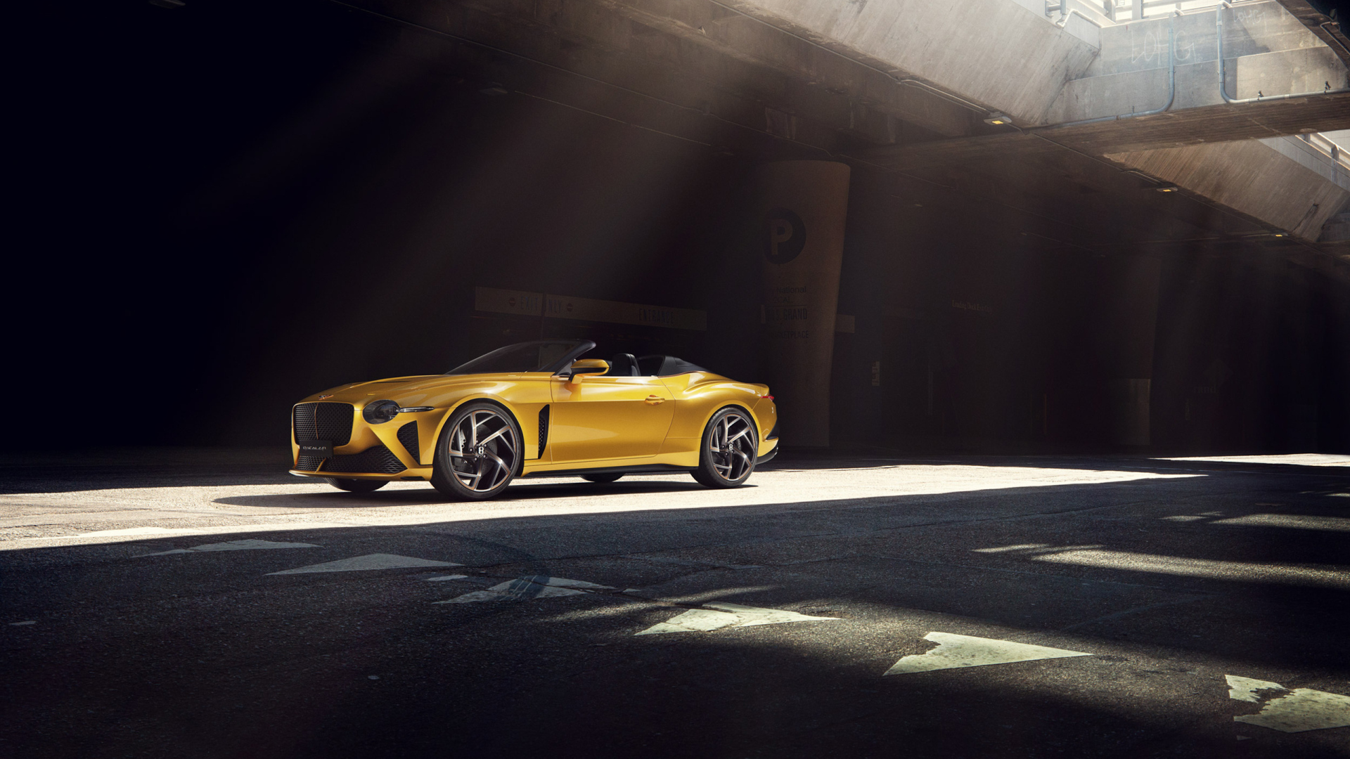 Кабриолет Bentley Bacalar  в ангаре