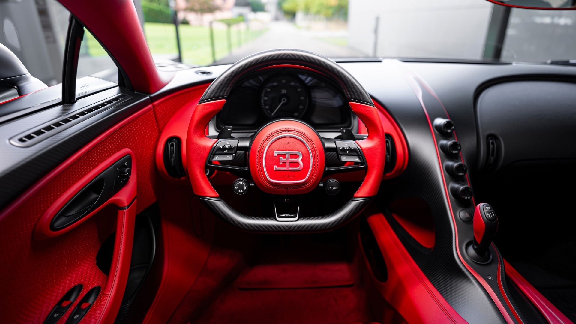 Кожаный салон автомобиля Bugatti Chiron Pur Sport