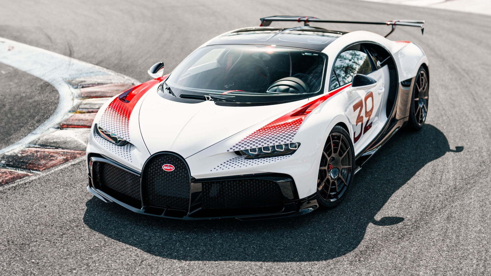 Стильный гоночный автомобиль Bugatti CHIRON