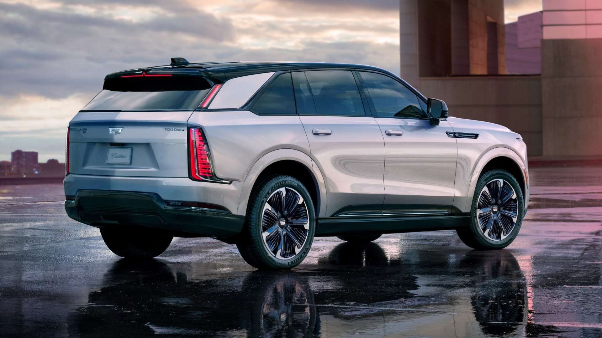 Стильный дорогой автомобиль Cadillac Escalade IQ Sport 2025 года