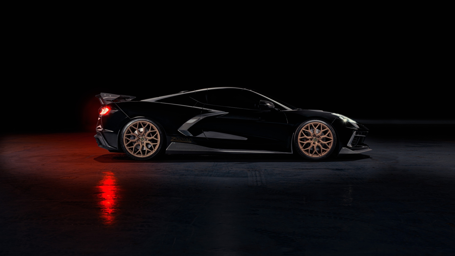 Черный автомобиль Chevrolet Corvette Zodiac 2023  года вид сбоку