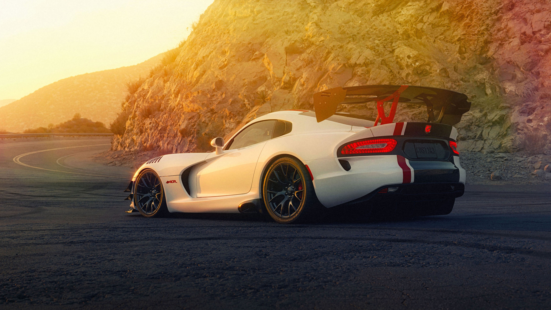 Автомобиль Dodge Viper ACR  вид сзади