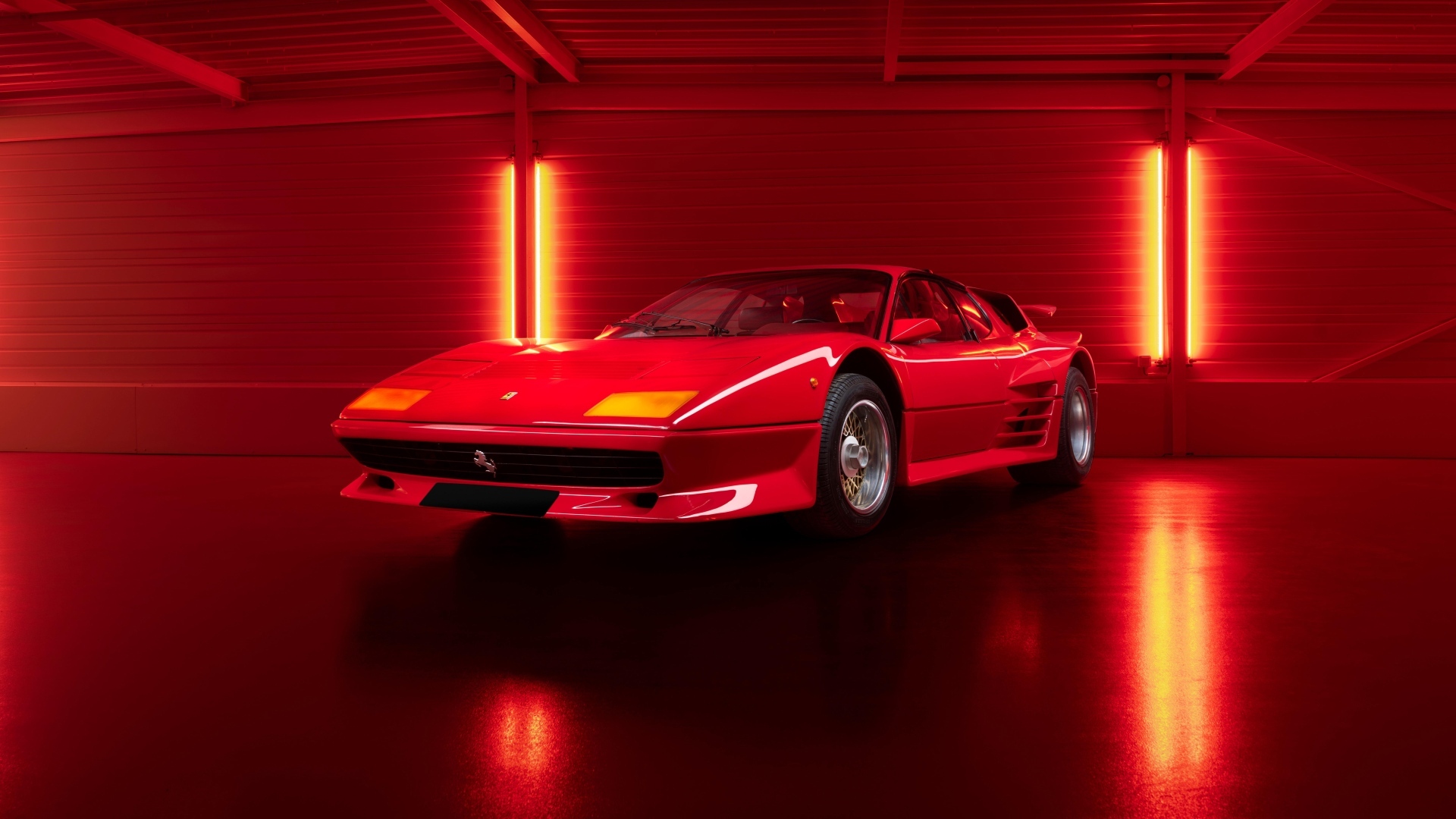 Красный автомобиль Koenig Ferrari 512 BB Twin Turbo By Pininfarina