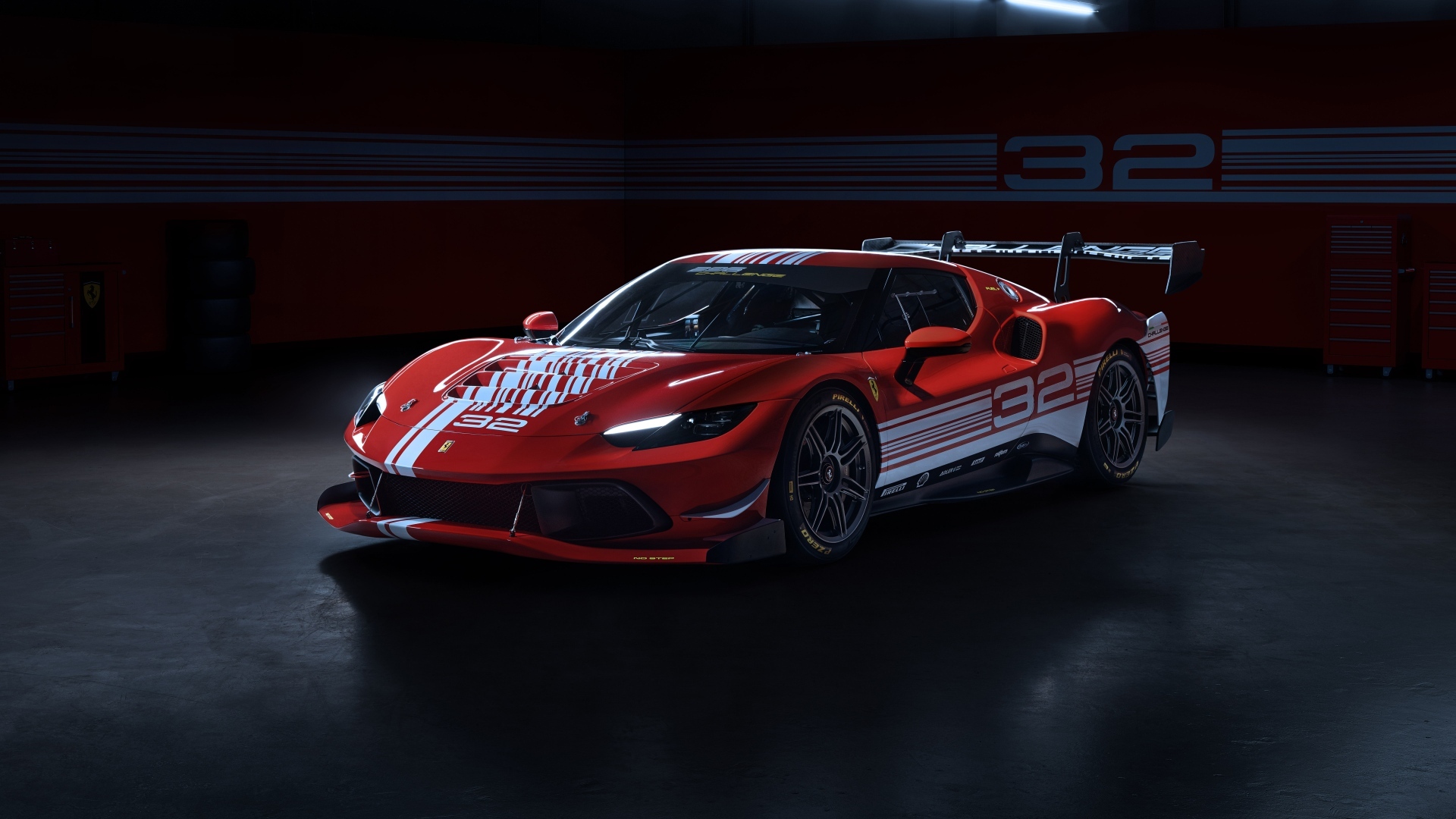 Красный быстрый автомобиль Ferrari 296 Challenge 2023 года