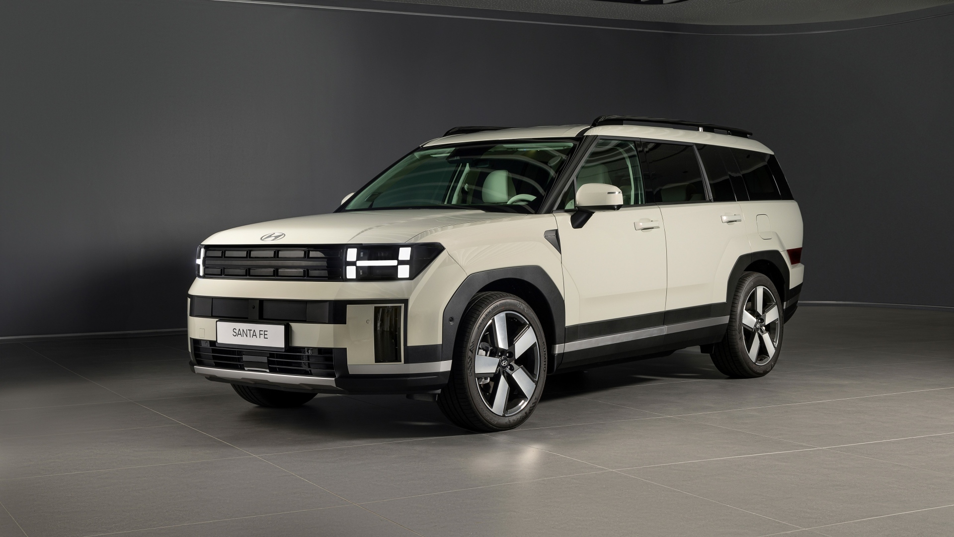 Большой внедорожник Hyundai Santa Fe Plug-In Hybrid