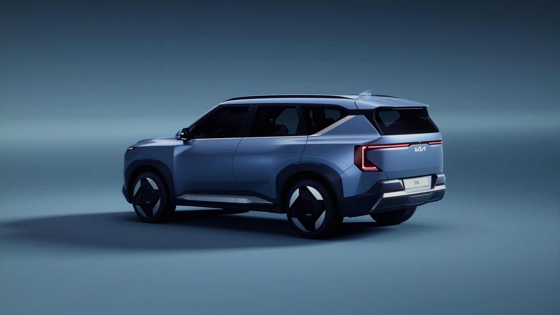 Автомобиль Kia EV5 2023 года вид сзади