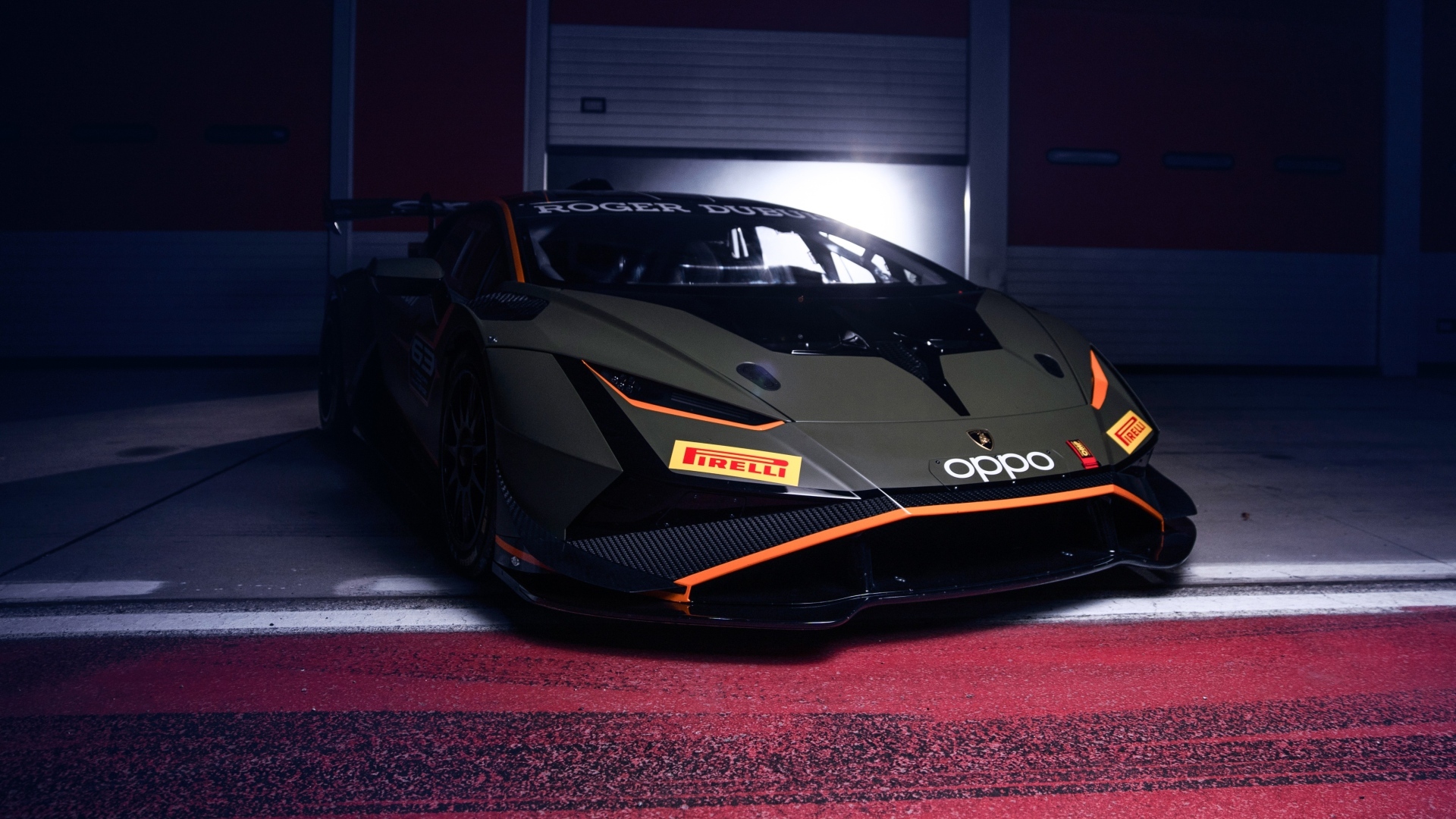 Вид спереди на автомобиль Lamborghini Huracán Super Trofeo EVO2