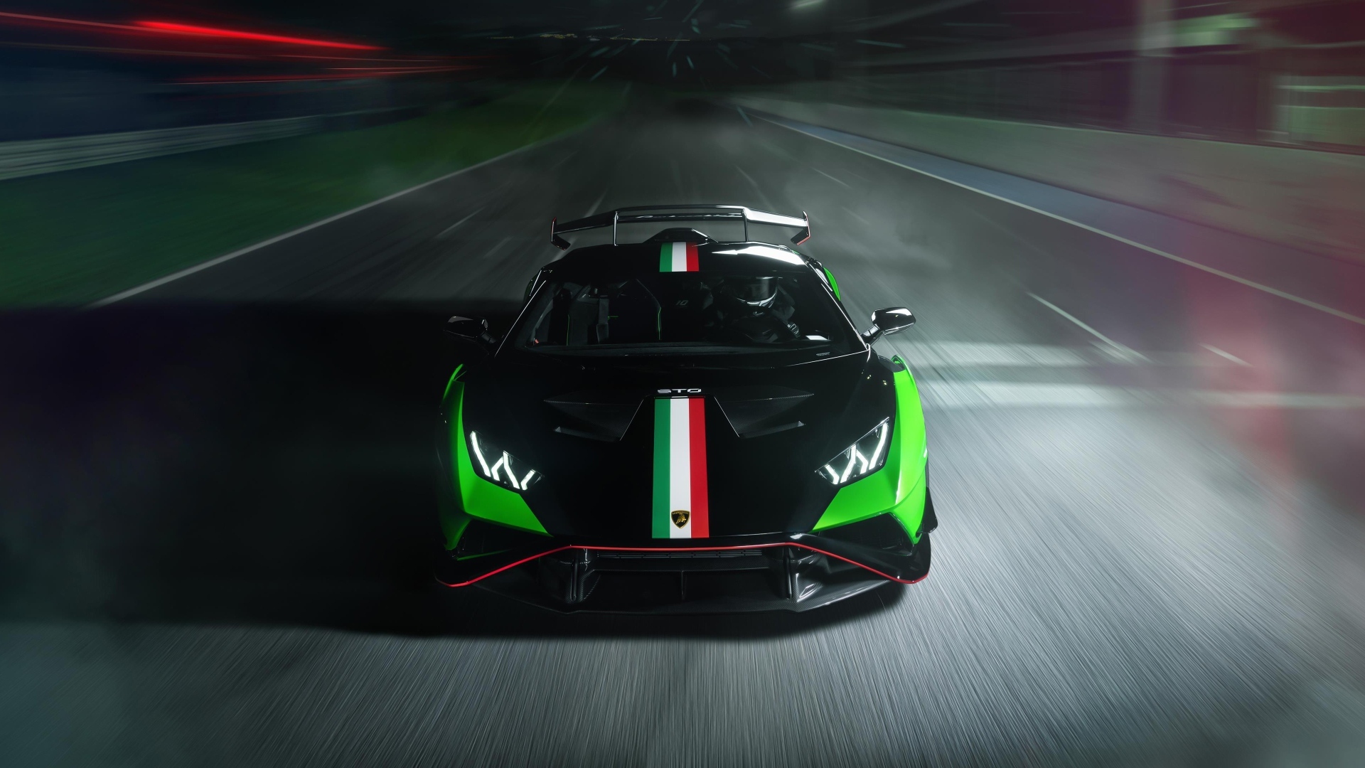 Вид спереди на автомобиль Lamborghini Huracan STO SC 10 Anniversario
