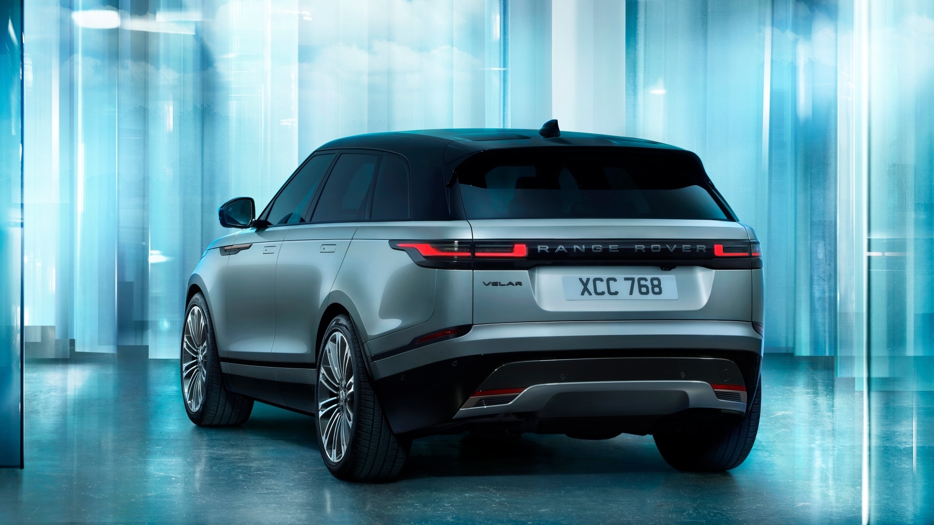 Автомобиль Range Rover Velar P400e Autobiography 2023 года вид сзади