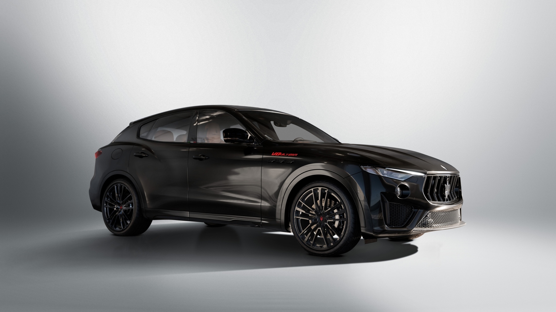 Черный автомобиль Maserati Levante V8 Ultima 2023 года на сером фоне