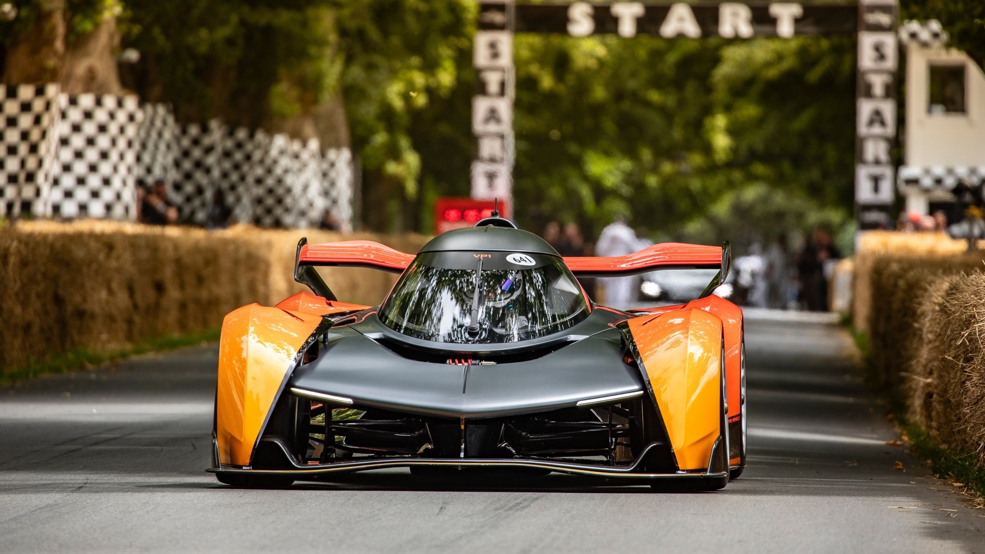 Гоночный спорткар McLaren Solus GT