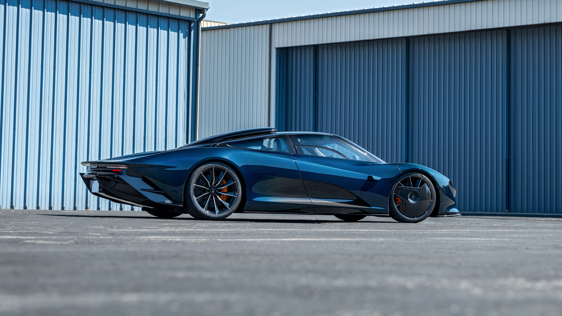 Стильный быстрый автомобиль McLaren Speedtail