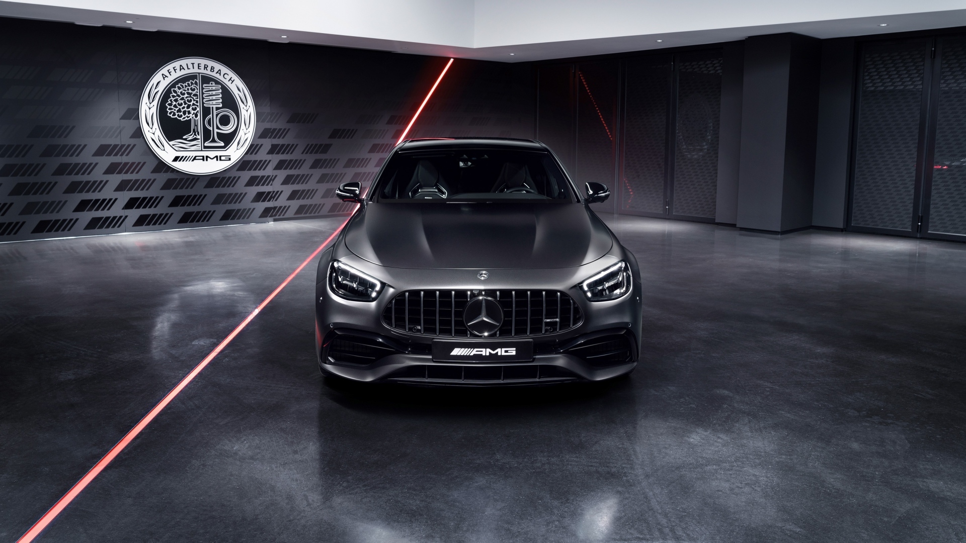 Автомобиль Mercedes-AMG E 63 S 4MATIC+ вид спереди