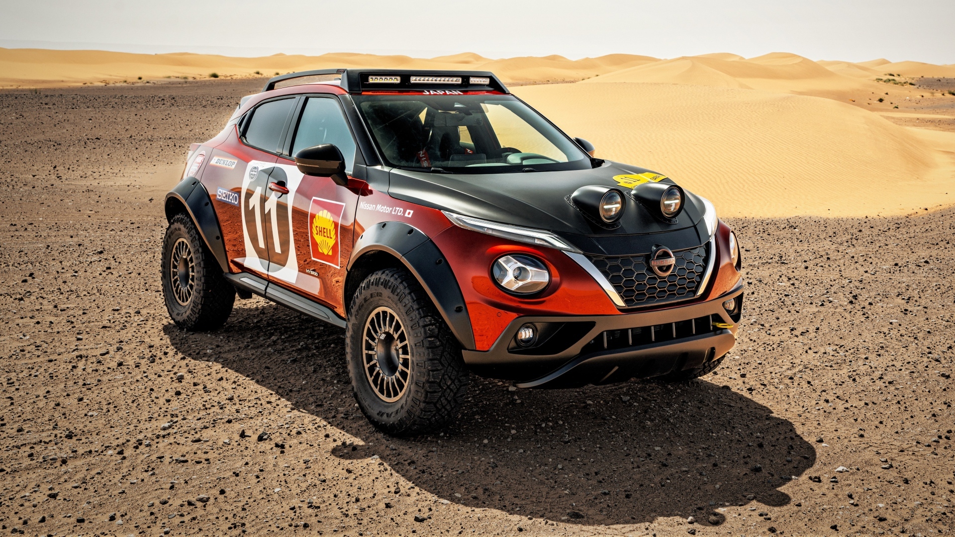 Автомобиль Nissan Juke Rally Tribute Concept в пустыне