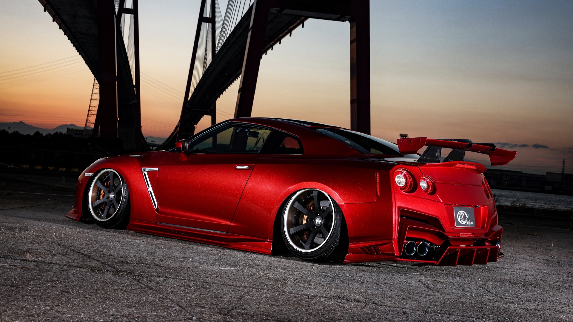 Вид сзади на автомобиль Nissan GTR 35R Final Edition