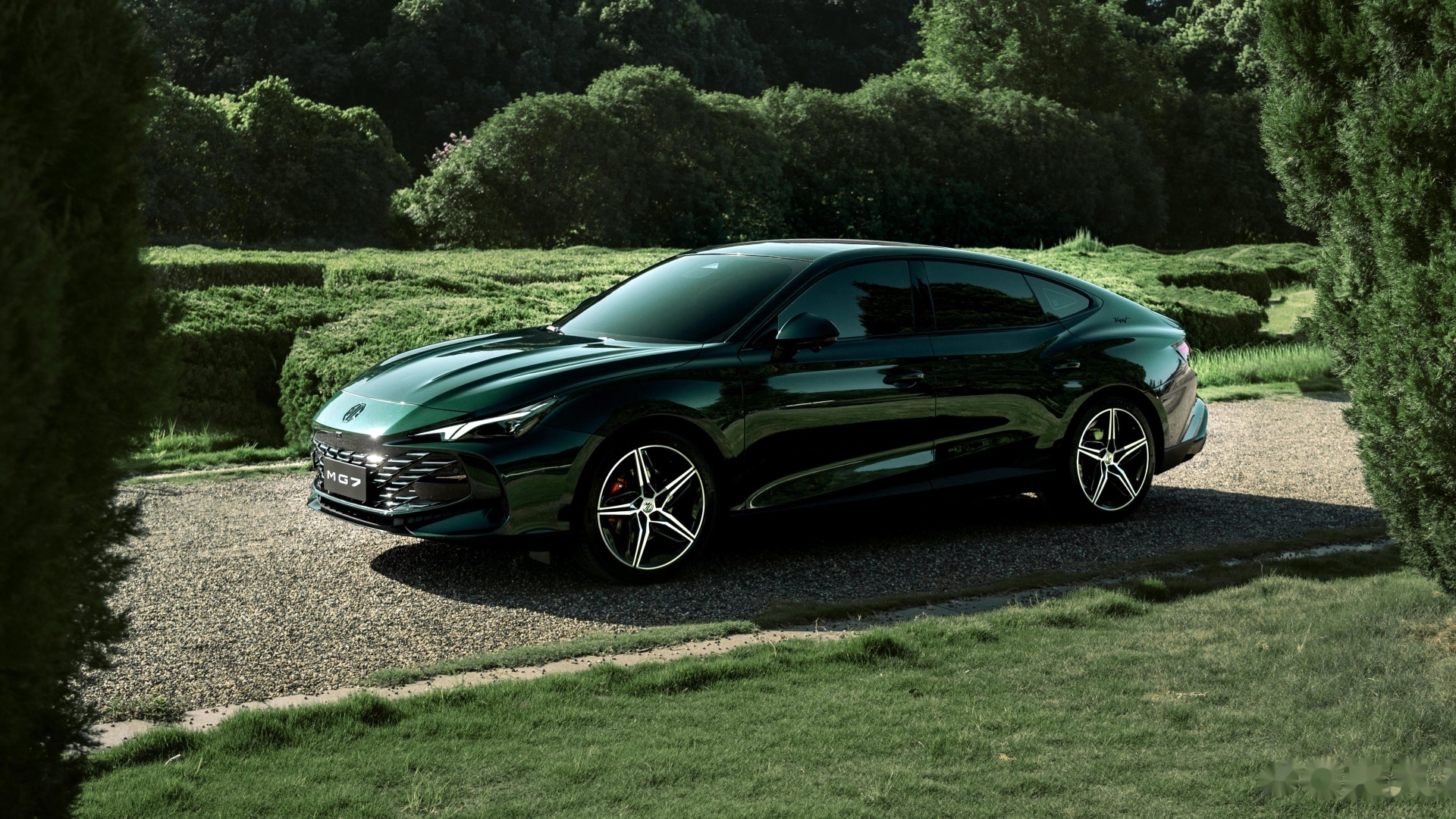 Зеленый автомобиль MG 7 Trophy