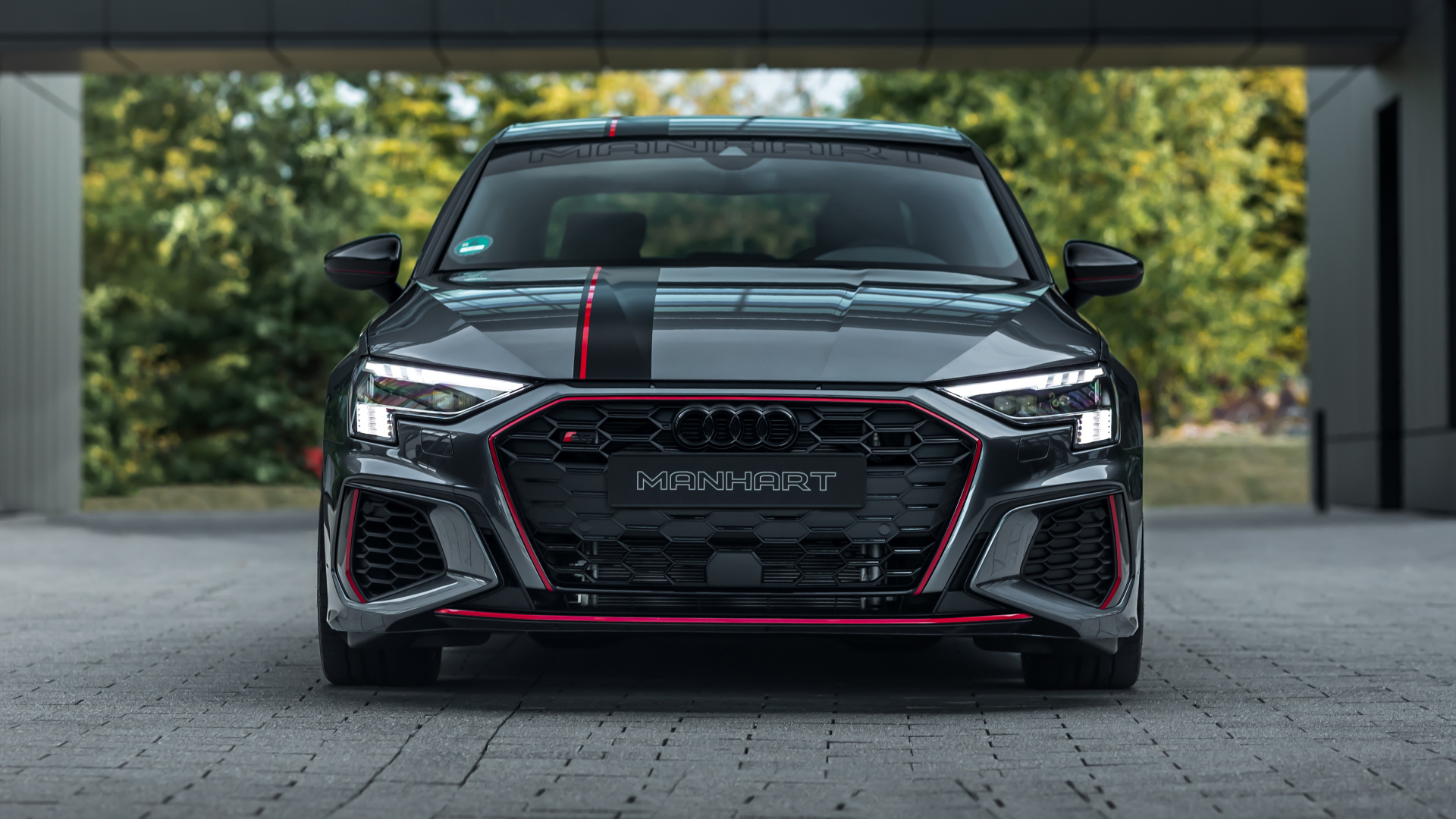 Автомобиль Manhart S 400 вид спереди