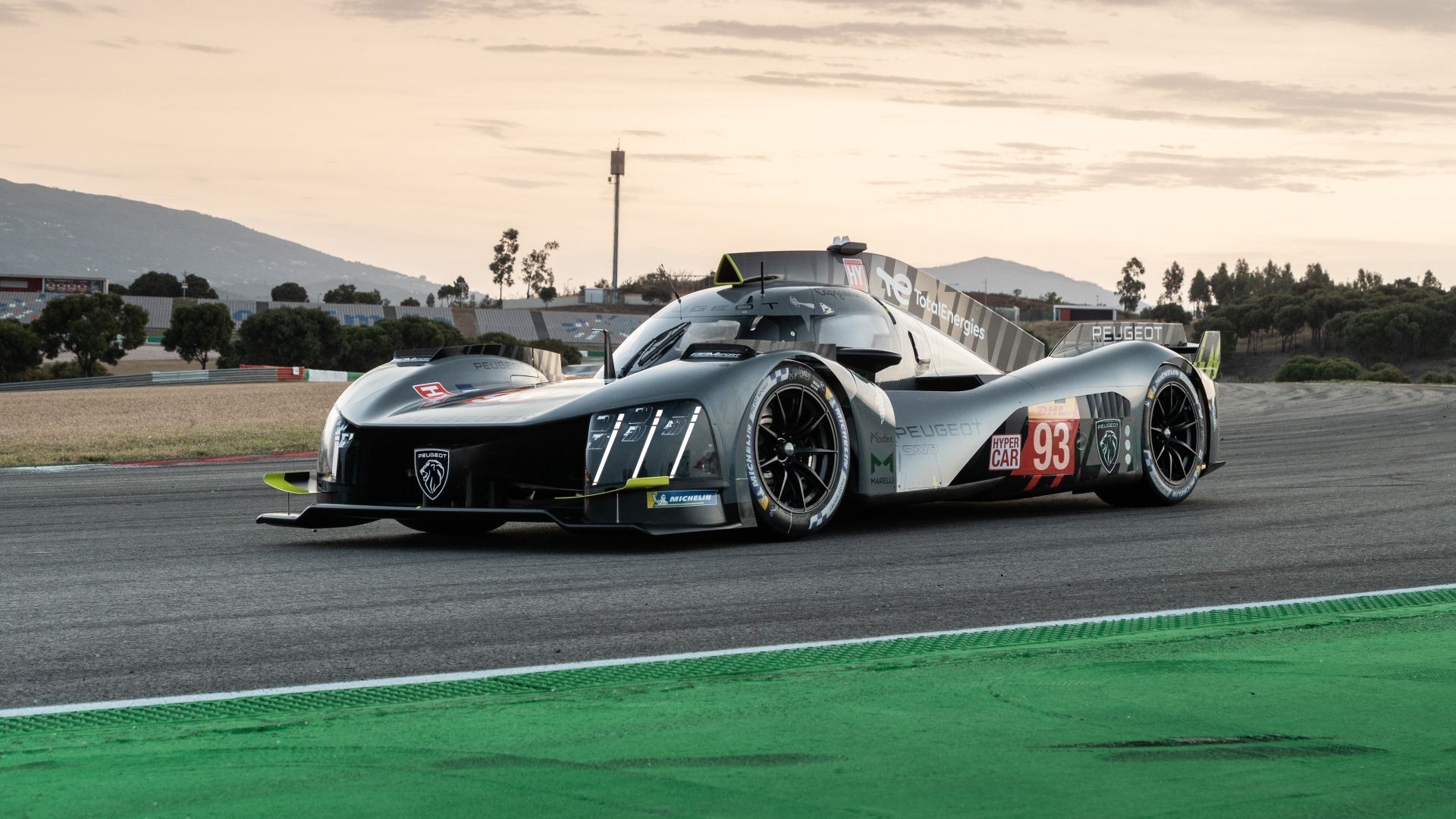 Гоночный автомобиль Peugeot 9X8 2022 года