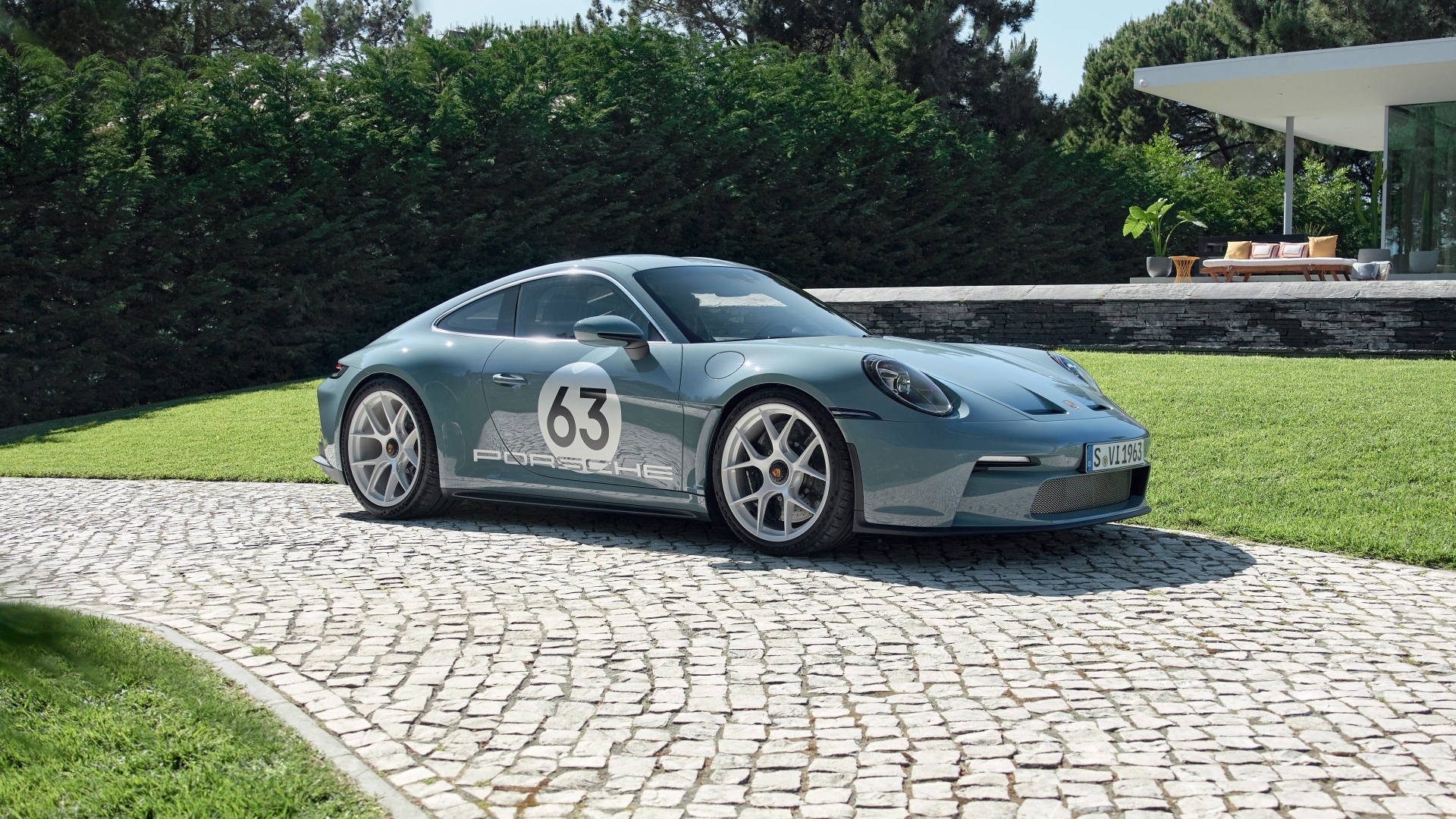 Гоночный автомобиль Porsche 911 ST Heritage Design Package 2023  года