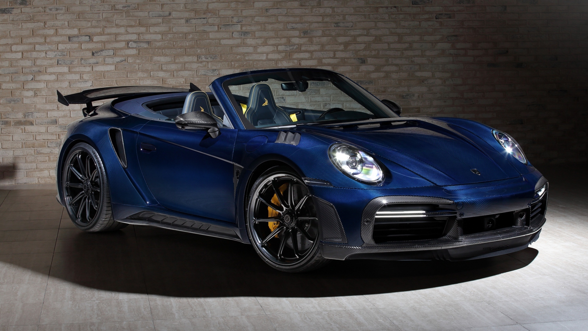 Синий кабриолет Porsche 911 Turbo S Stinger GTR