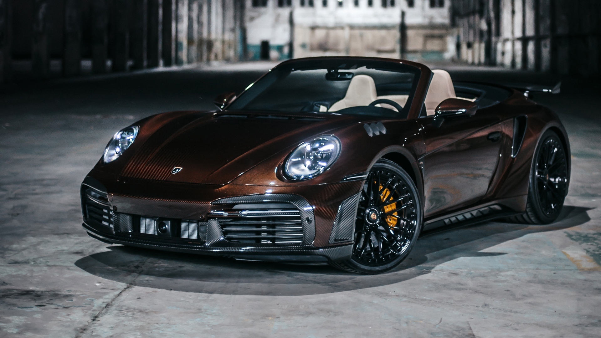 Коричневый кабриолет Porsche 911 Turbo S Stinger GTR