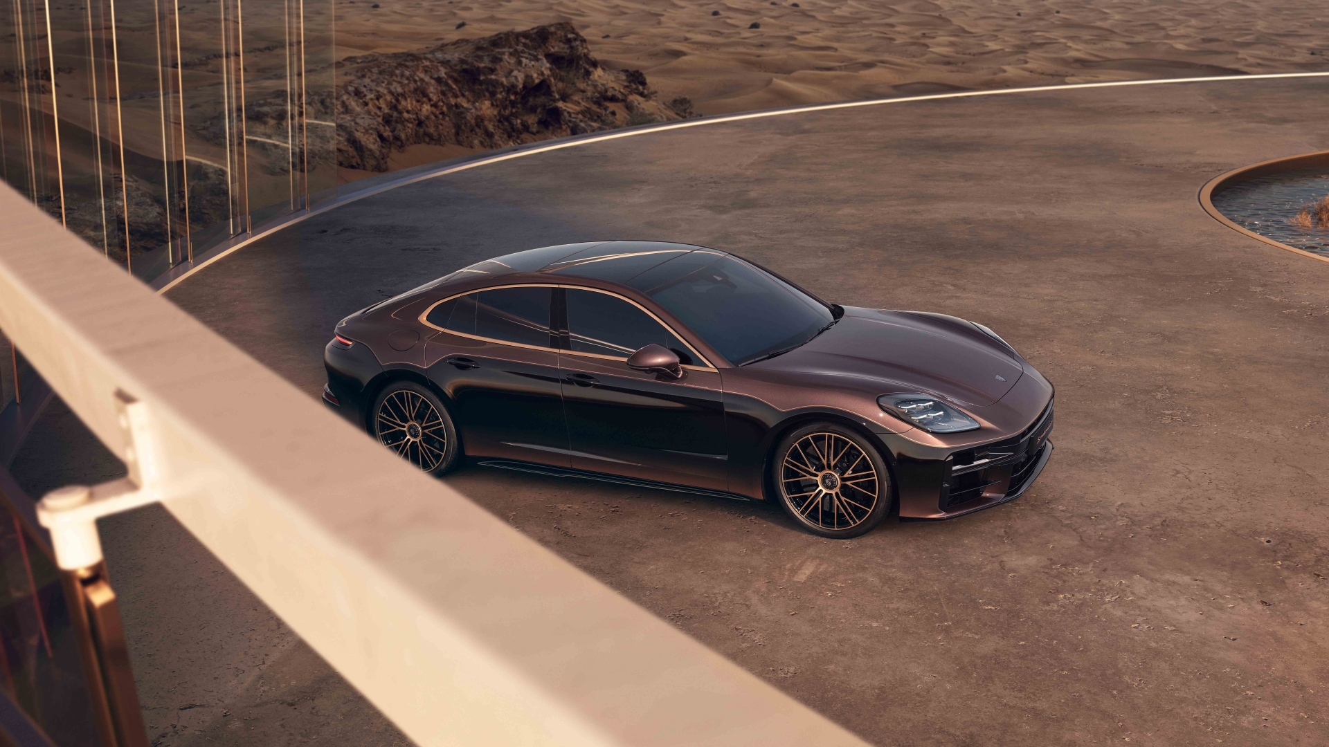 Вид сверху на автомобиль Porsche Panamera Turbo E-Hybrid Sonderwunsch 2024