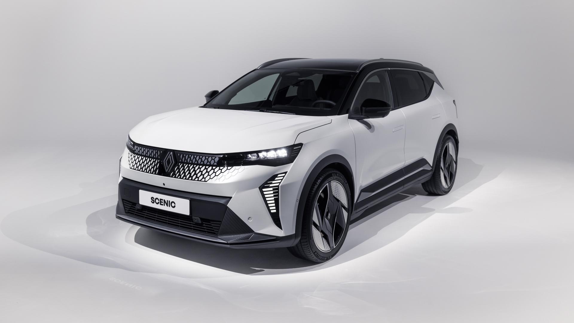 Автомобиль Renault Scénic E-Tech 2024 года