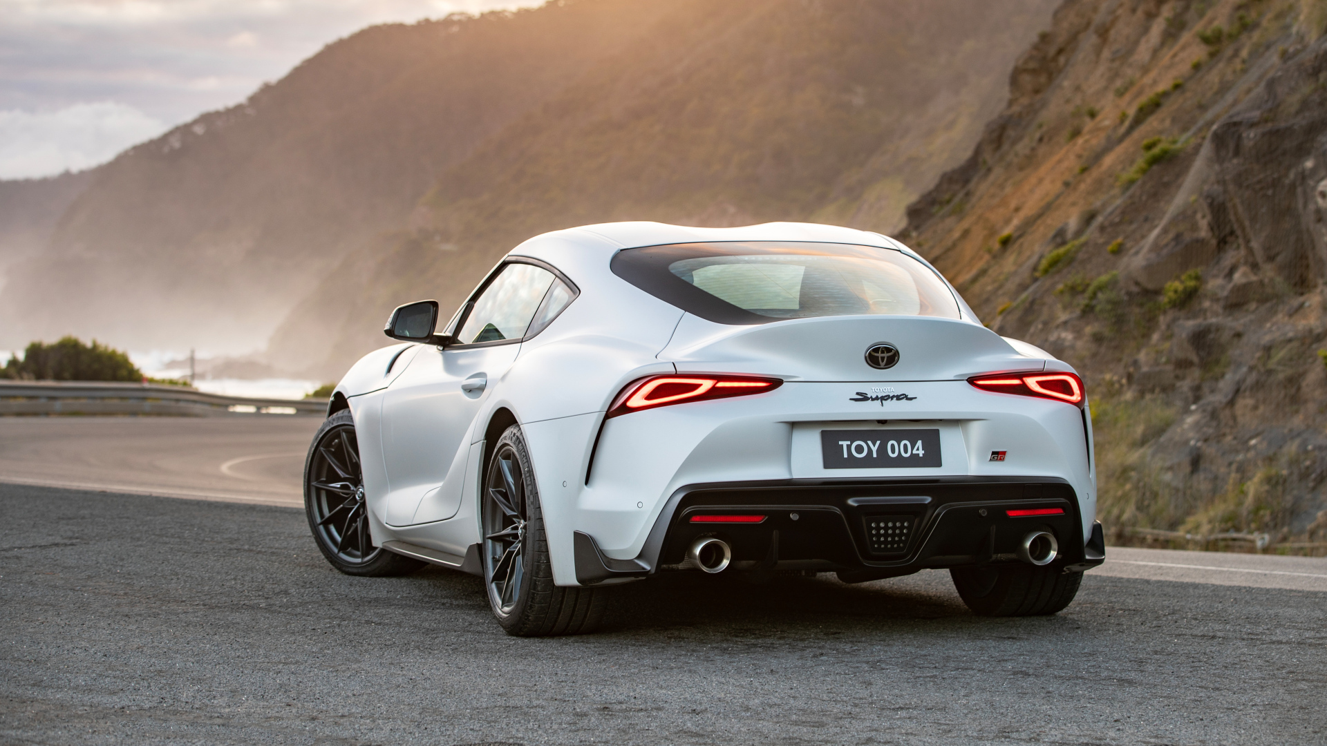 Автомобиль Toyota GR Supra GTS MT вид сзади