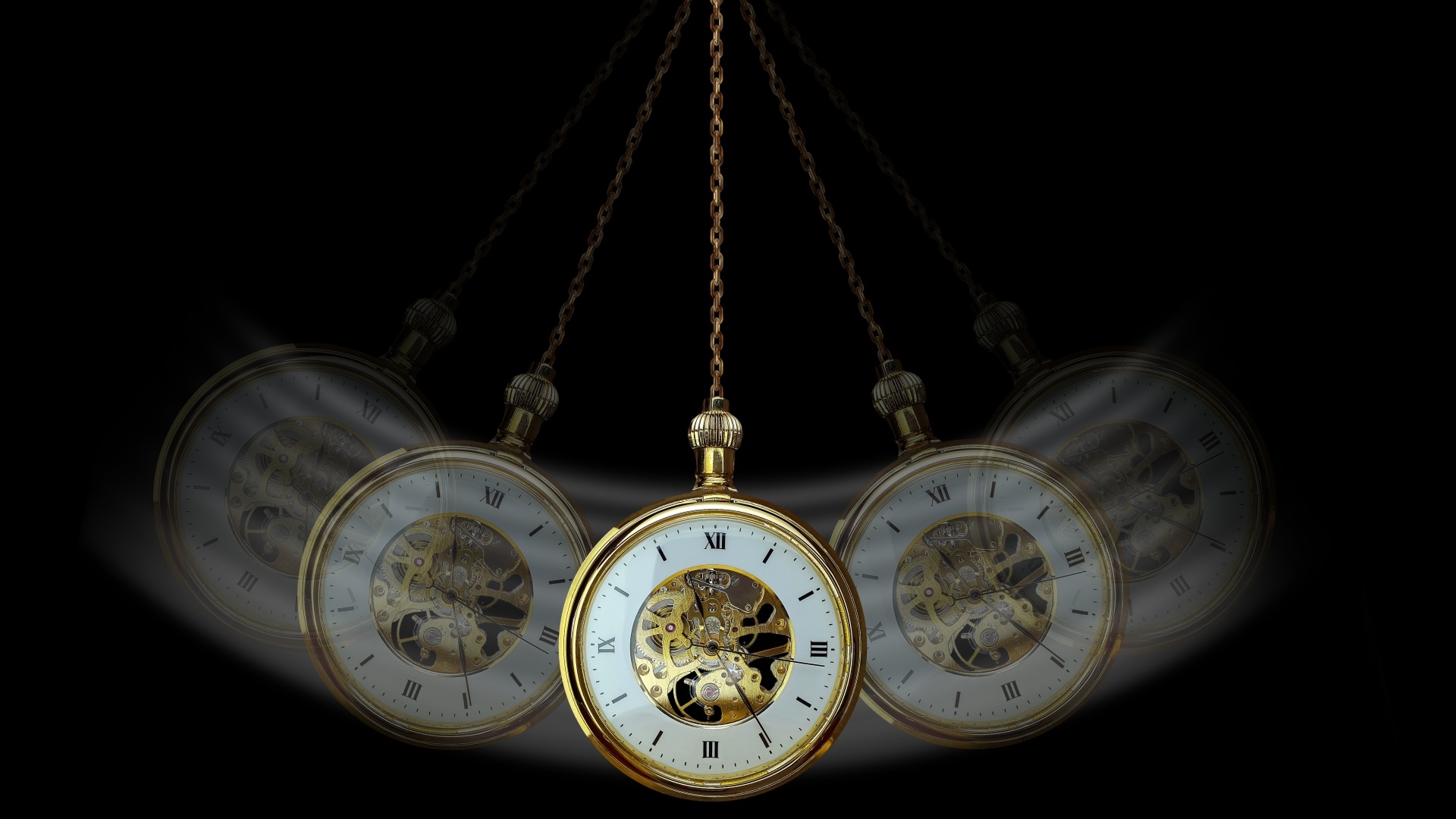 Карманные часы раскачиваются на черном фоне