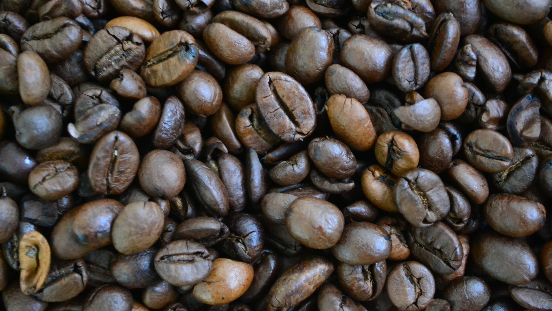 Большие ароматные жареные зерна кофе