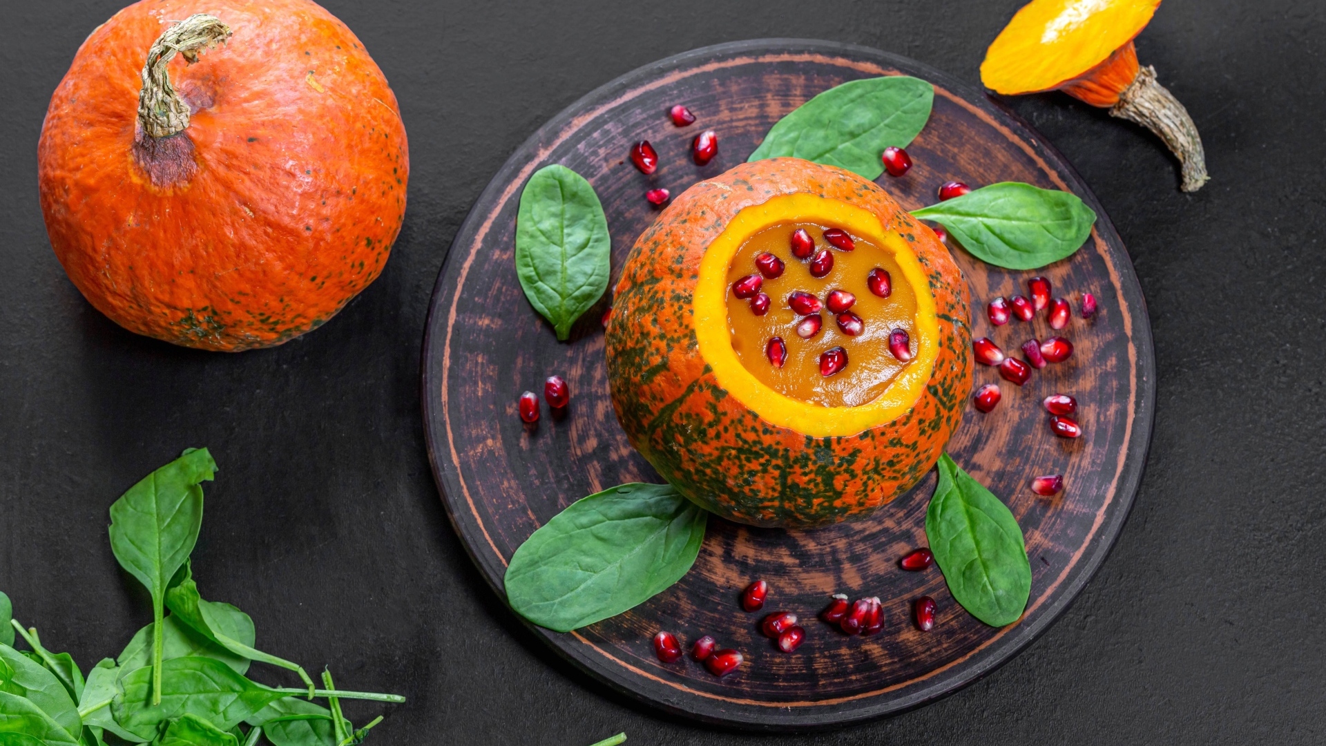 Тыквенная каша с зернами граната и базиликом