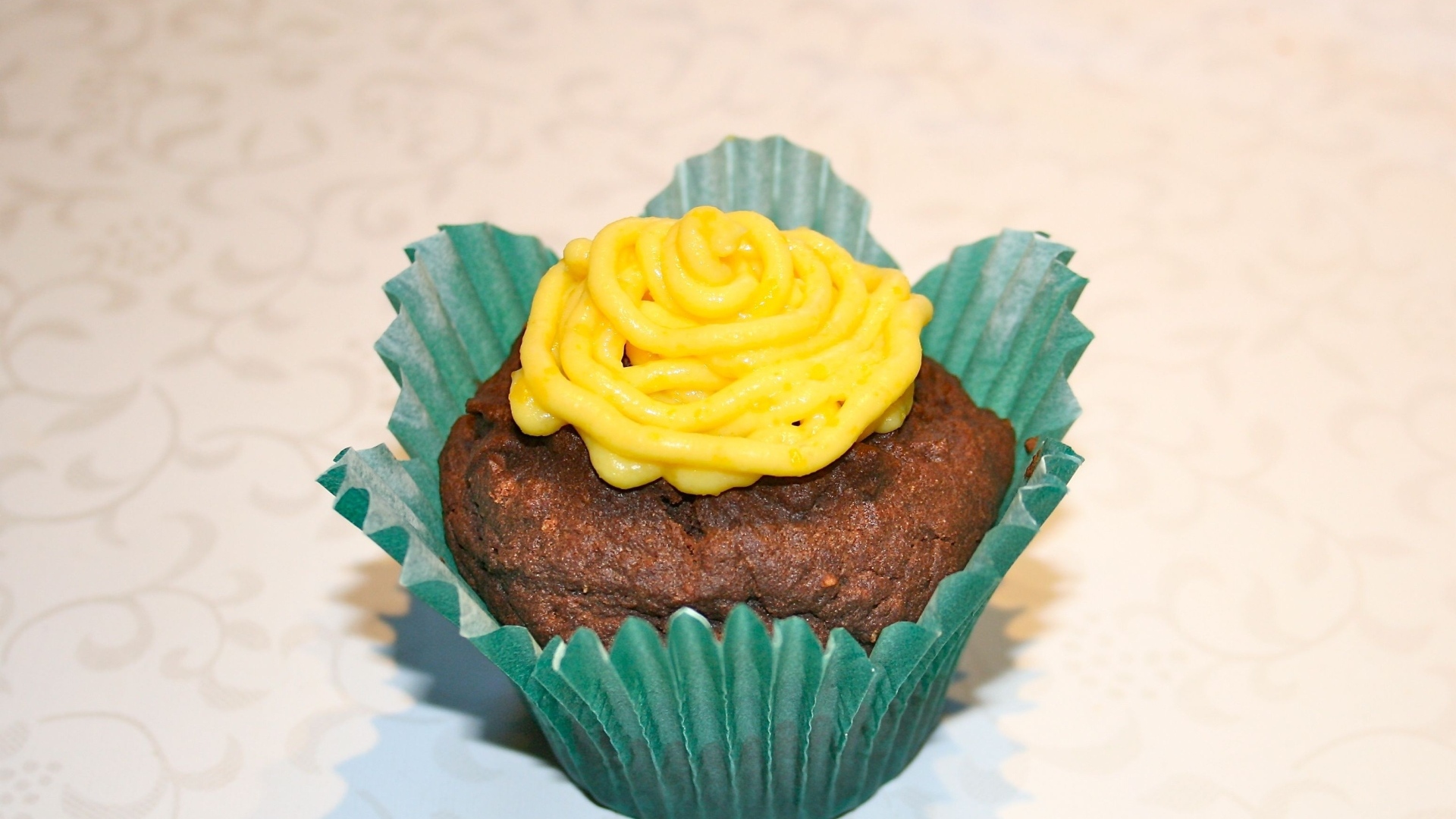 Аппетитный маффин с лимонным кремом