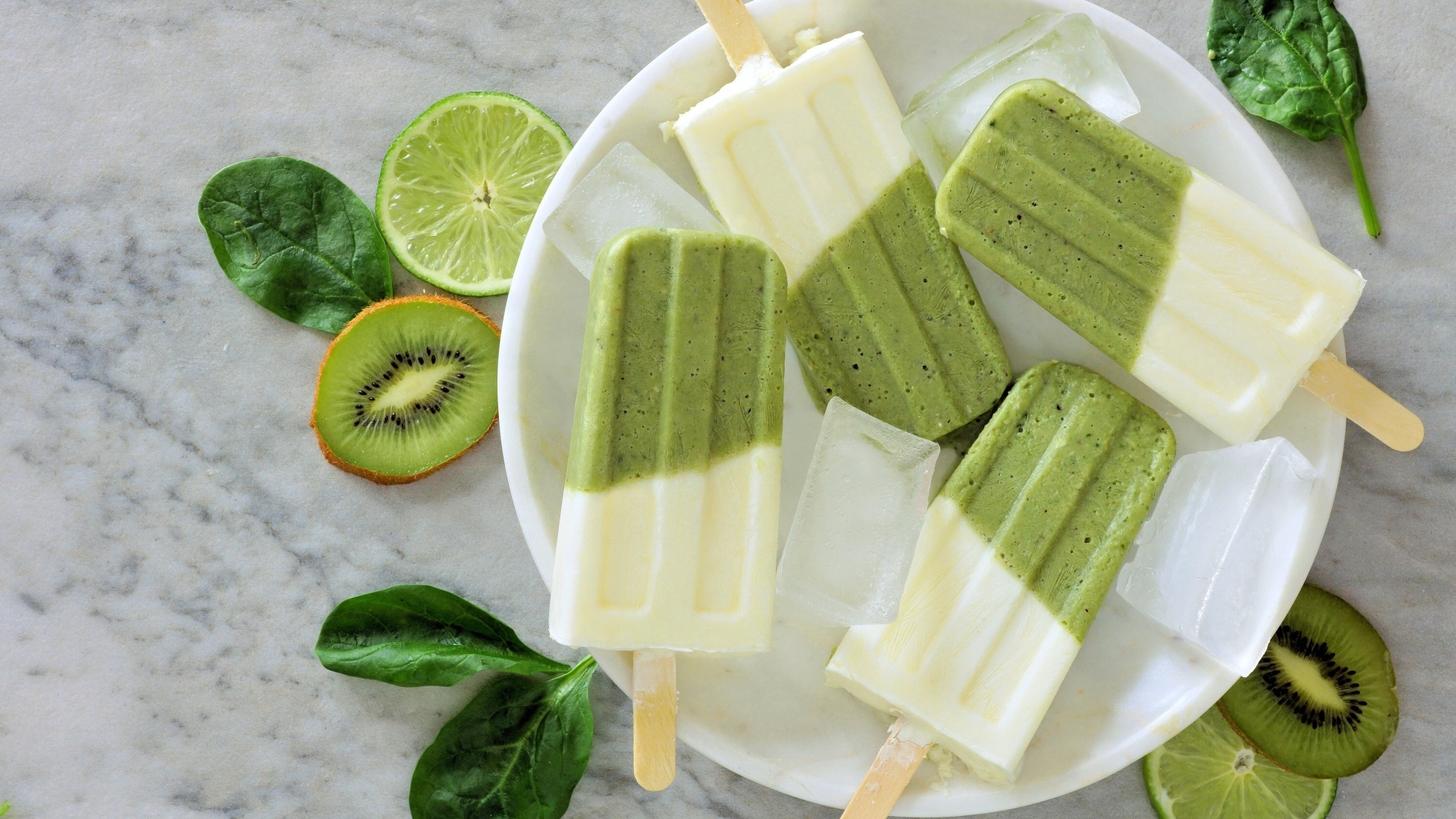 Мороженое на палочке с киви и лаймом