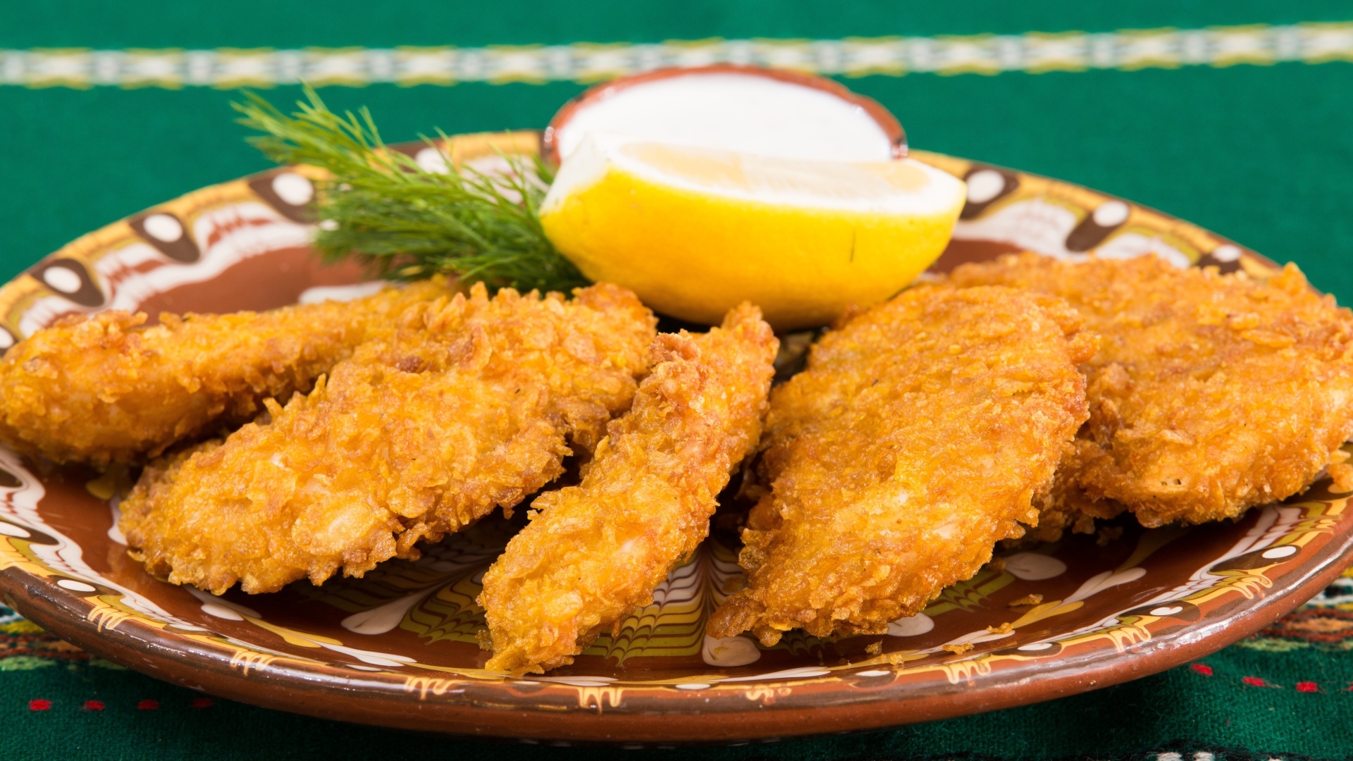 Жареная курица с лимоном и укропом