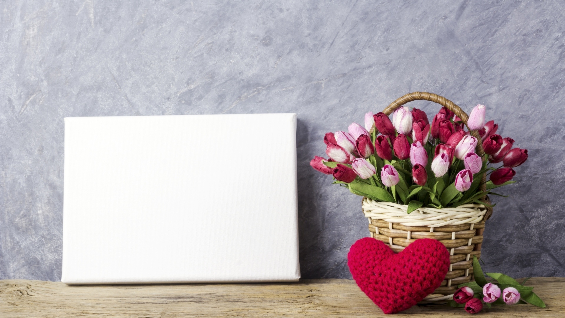 Корзина тюльпанов и шаблон для открытки на 8 марта