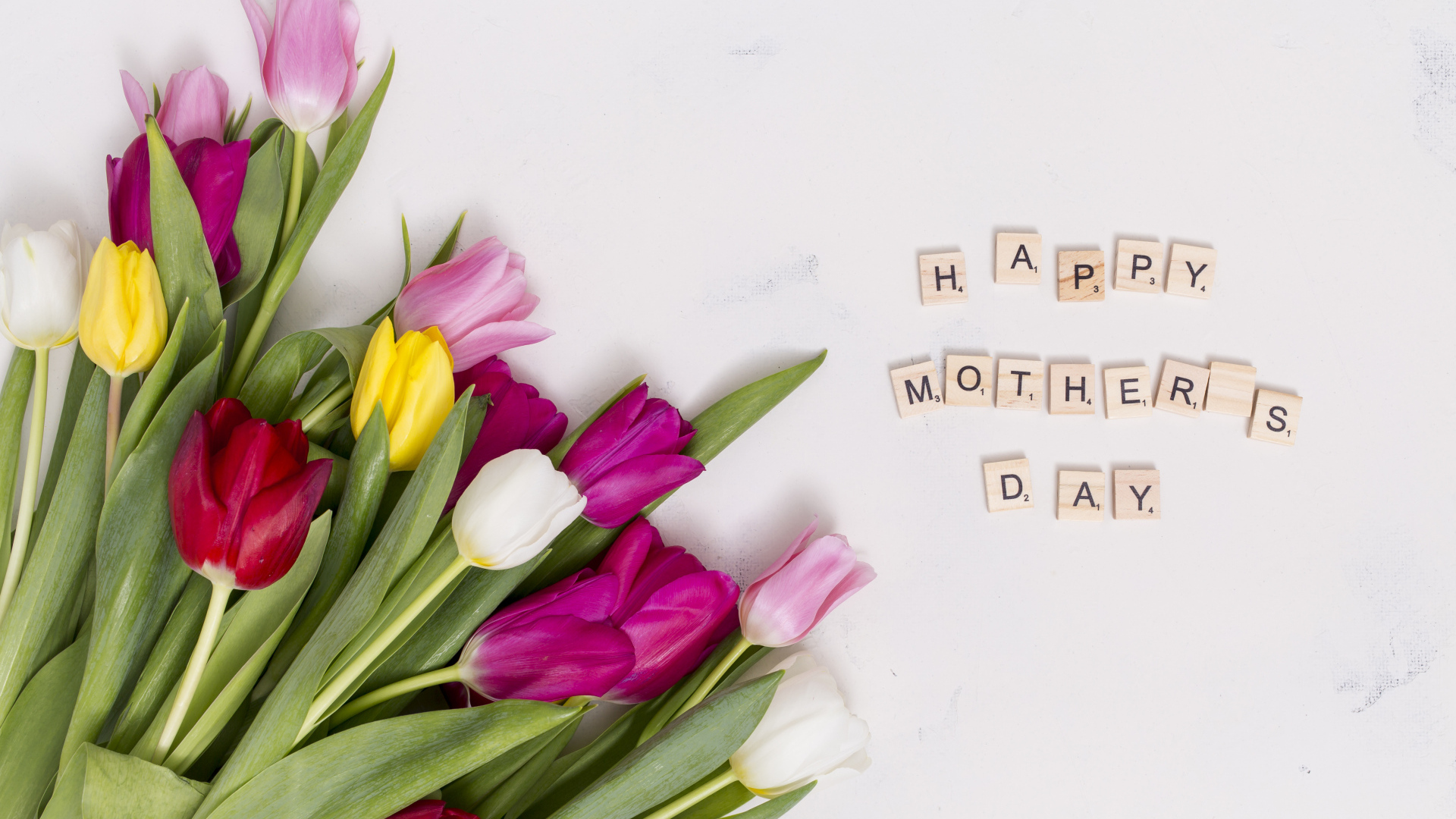 Красивый букет тюльпанов на международный женский день