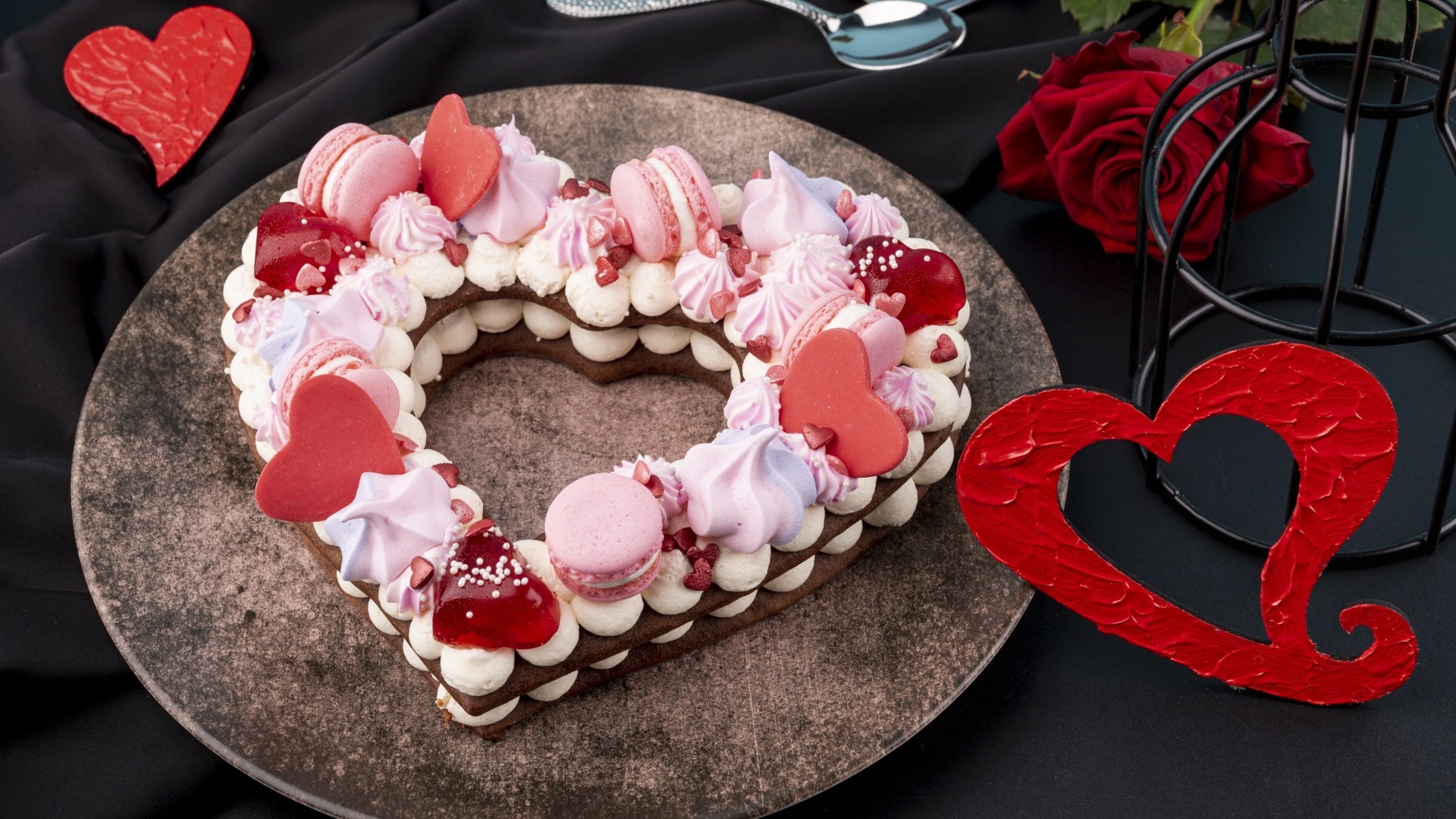 Торт в форме сердца для любимой на День Святого Валентина