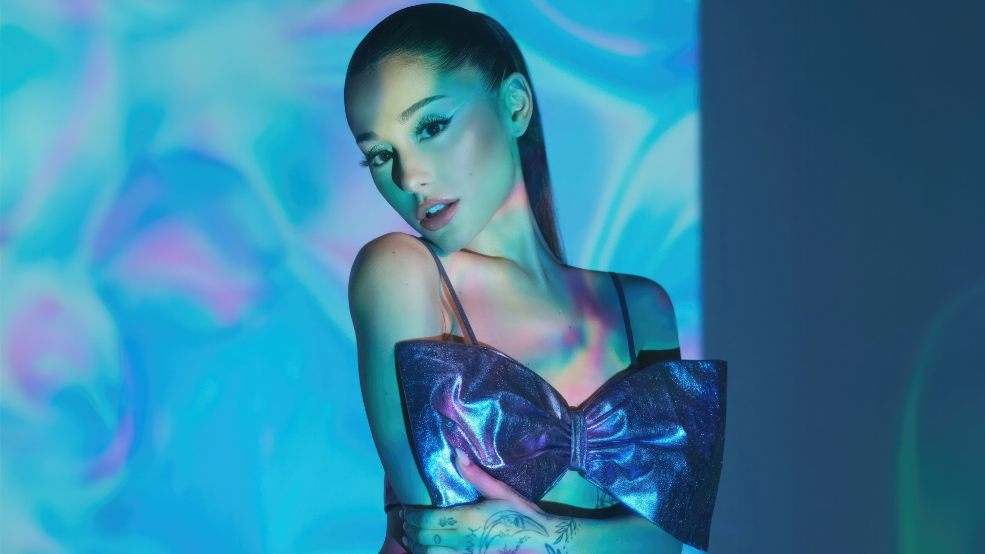 Нежная молодая девушка певица Ариана Гранде