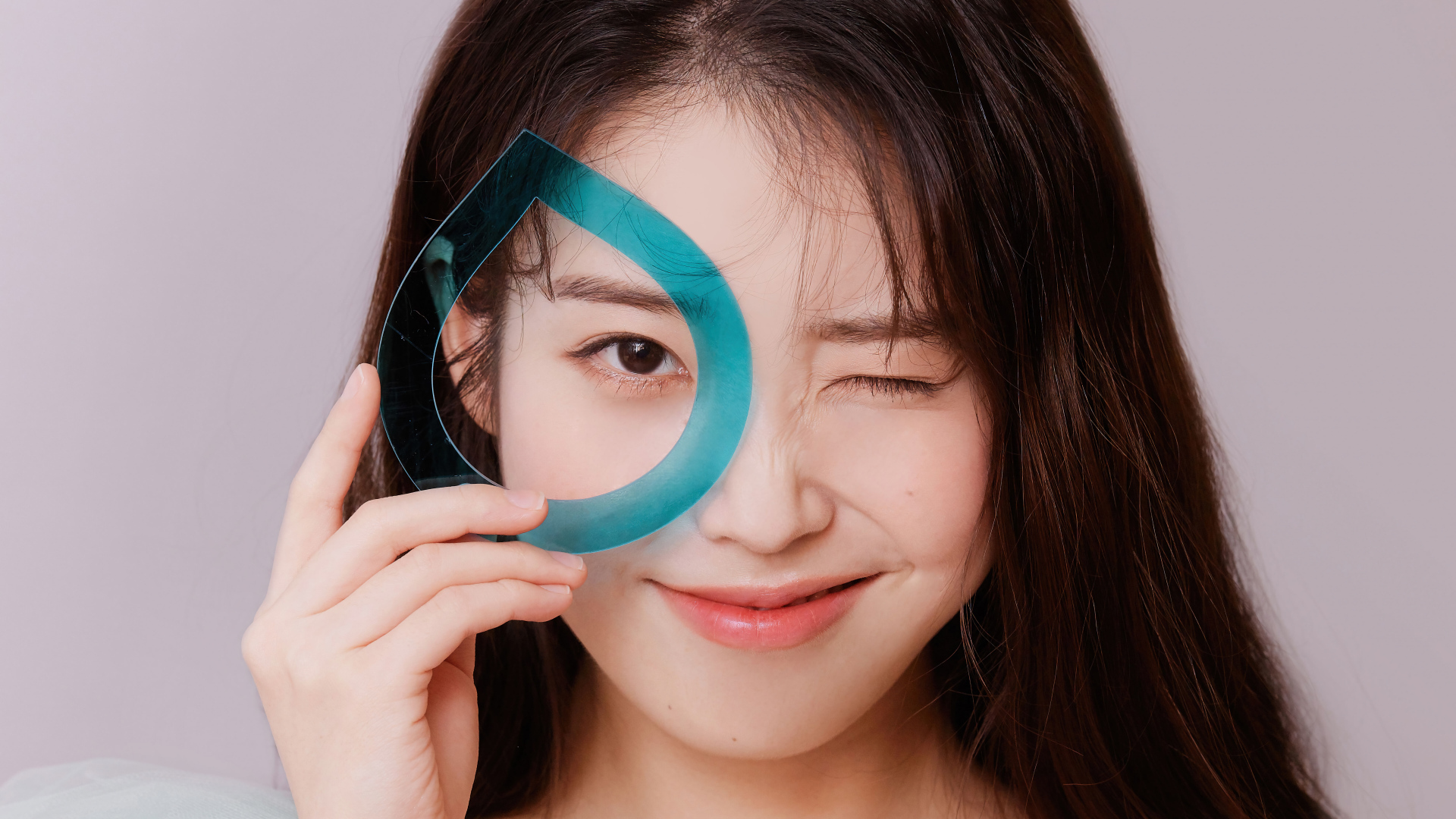 Милая девушка южнокорейская певица IU