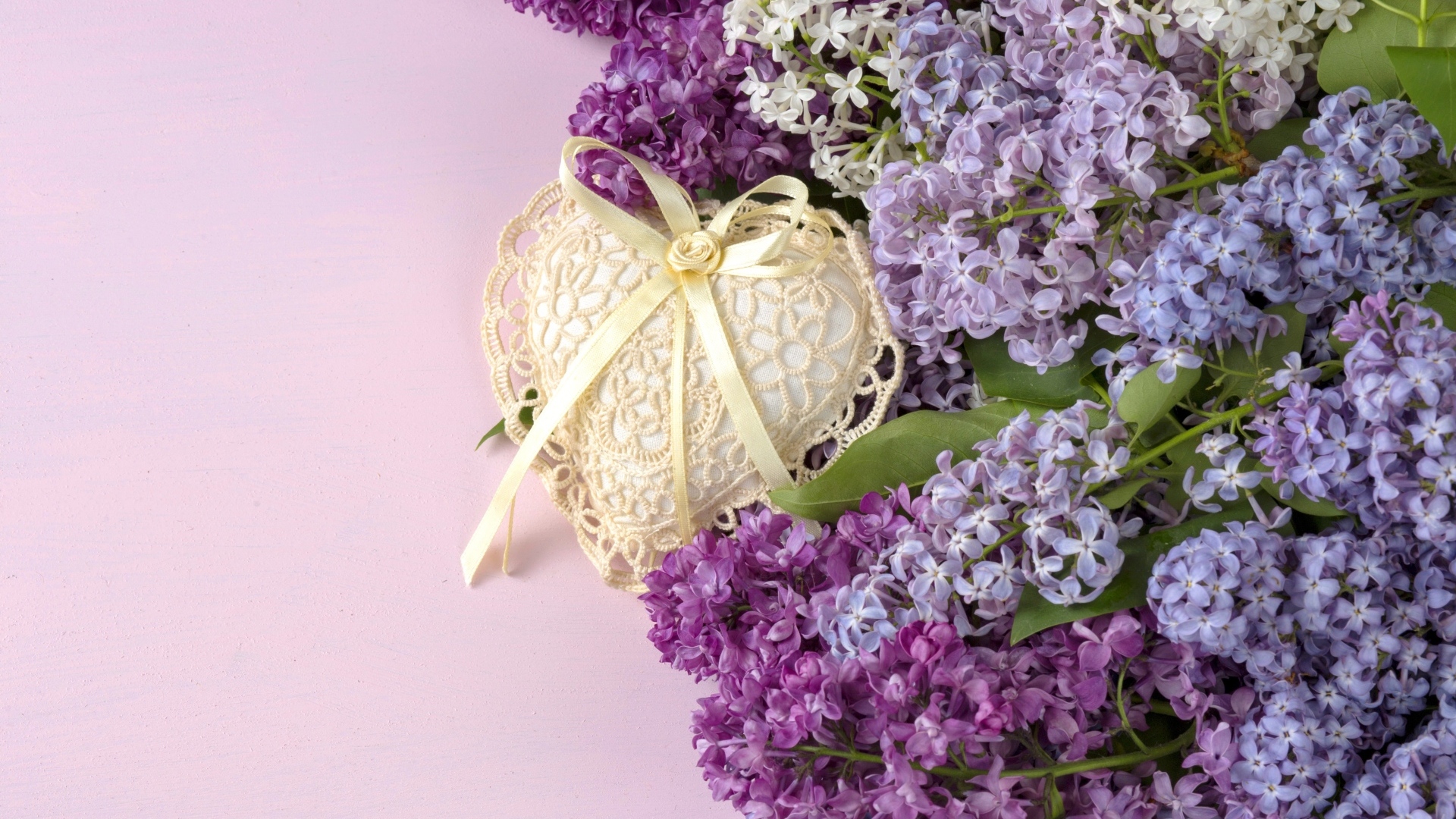 Букет сирени с сердцем