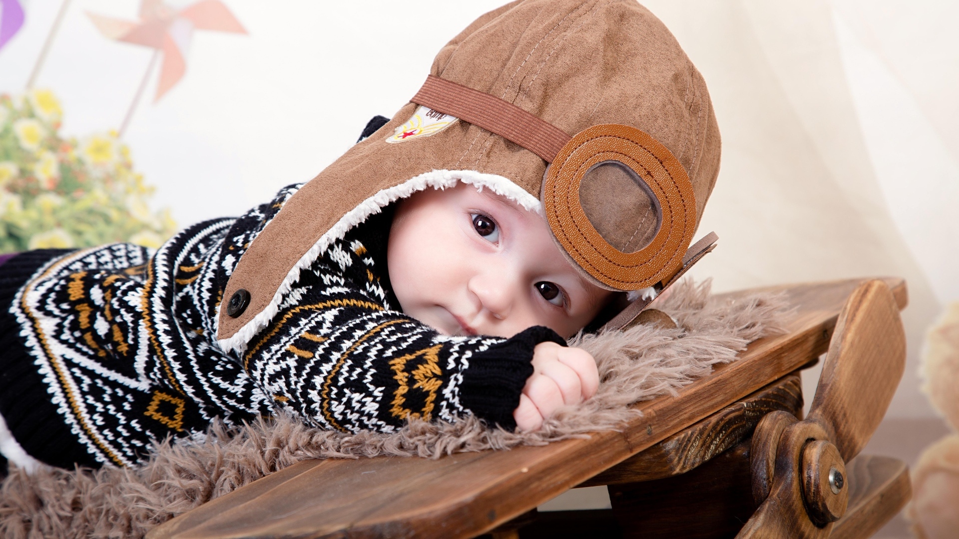 Маленький будущий летчик