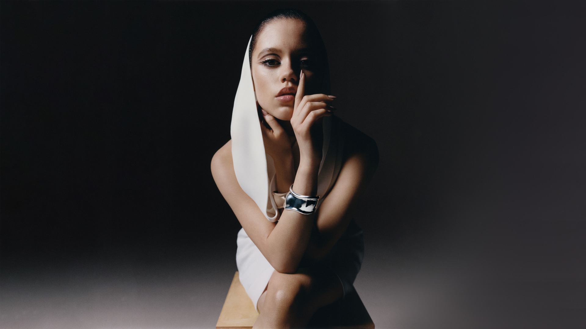 Молодая популярная актриса Дженна Ортега