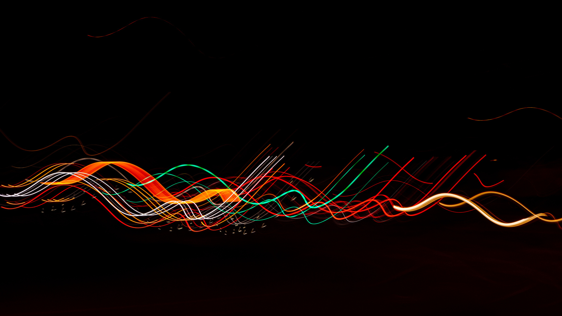 Разноцветные волнистые абстрактные линии на черном фоне