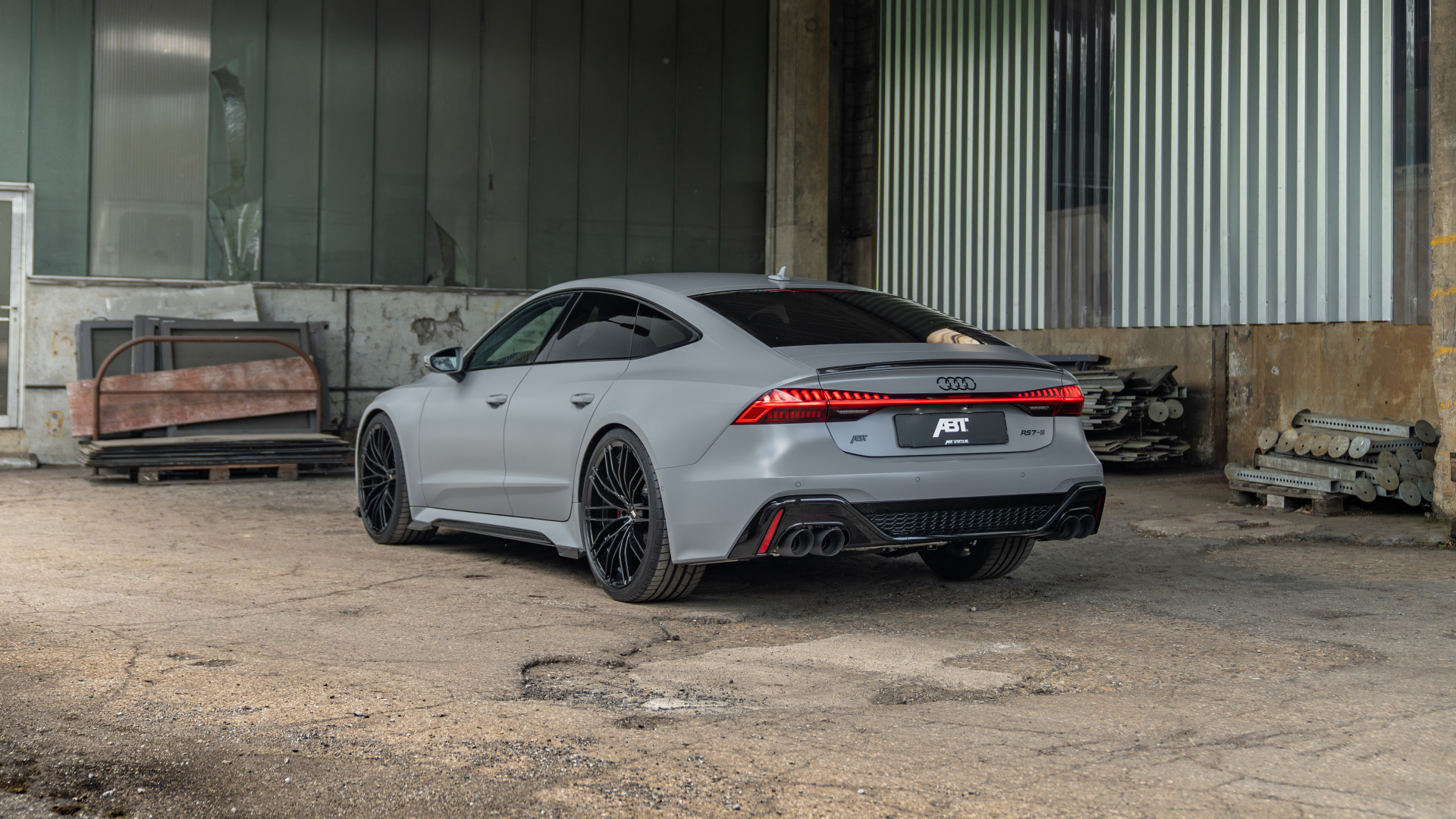 Вид сзади на автомобиль ABT RS7-S 2024 года