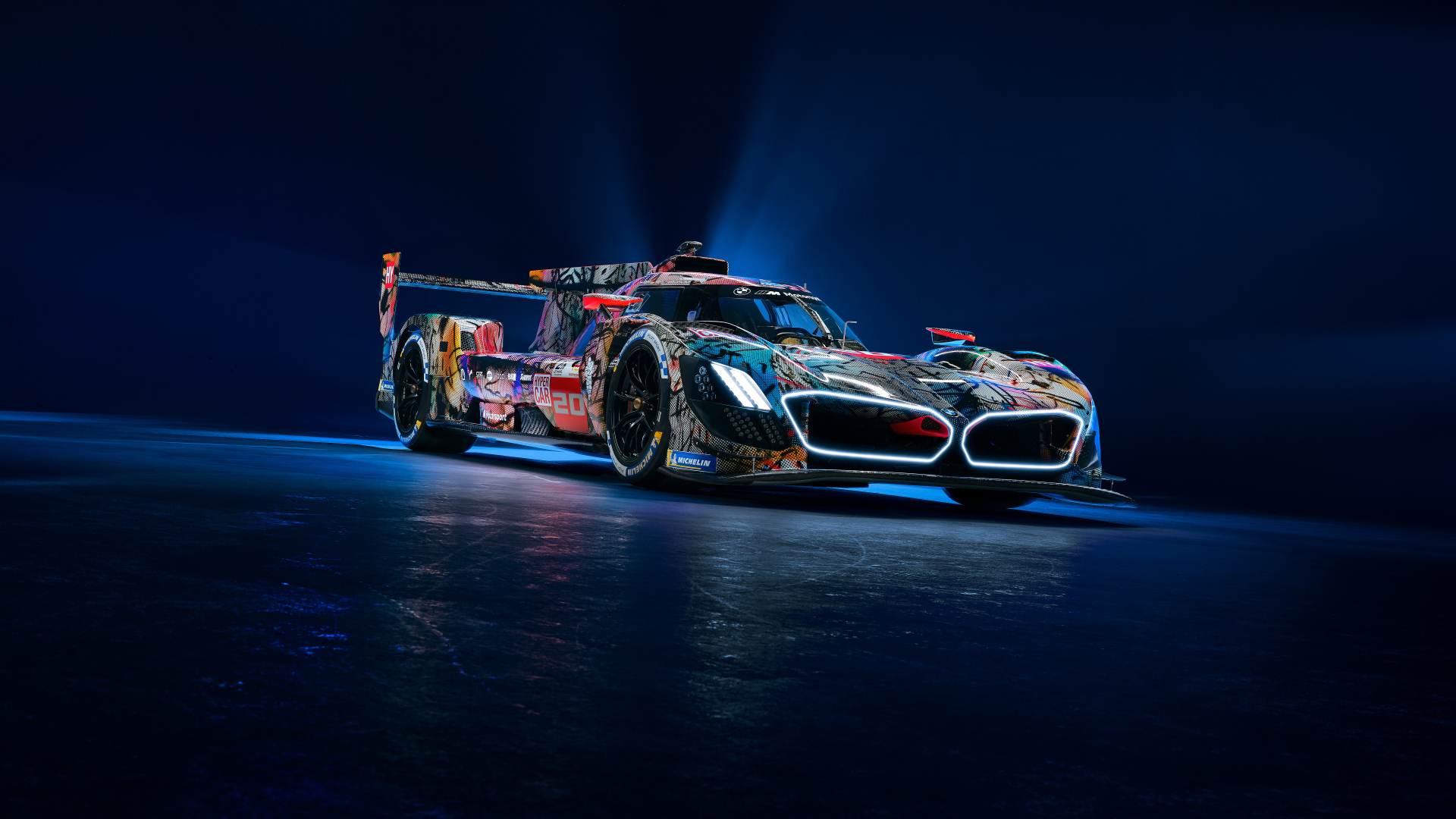 Гоночный разноцветный автомобиль BMW Art Car By Julie Mehretu